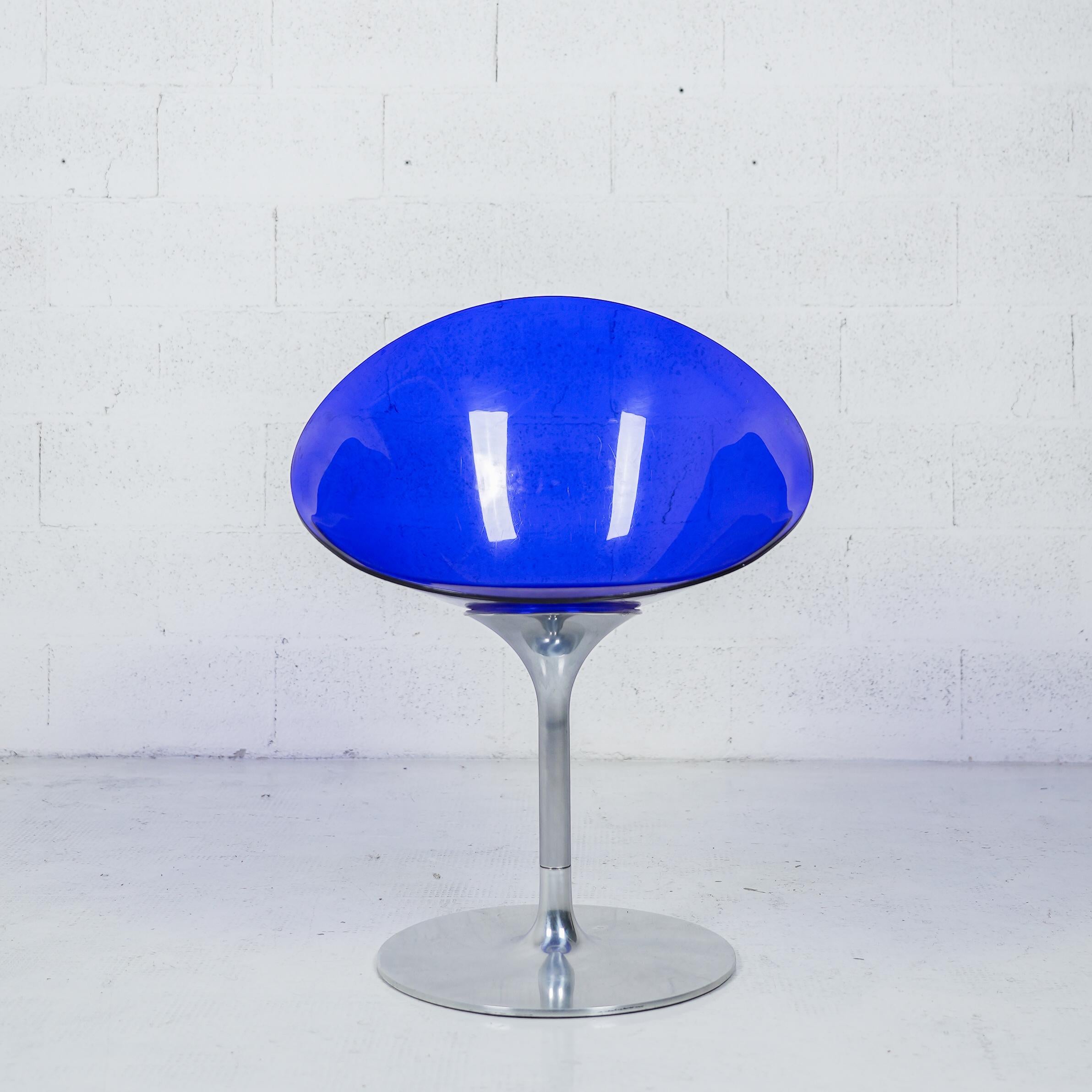 Eros is an enveloping armchair, with an organic egg shape, characterized by a refined combination of finishes and a skilful use of colour. Eros is ideal for the home, in the dining room or living room, but can also be used in offices as a