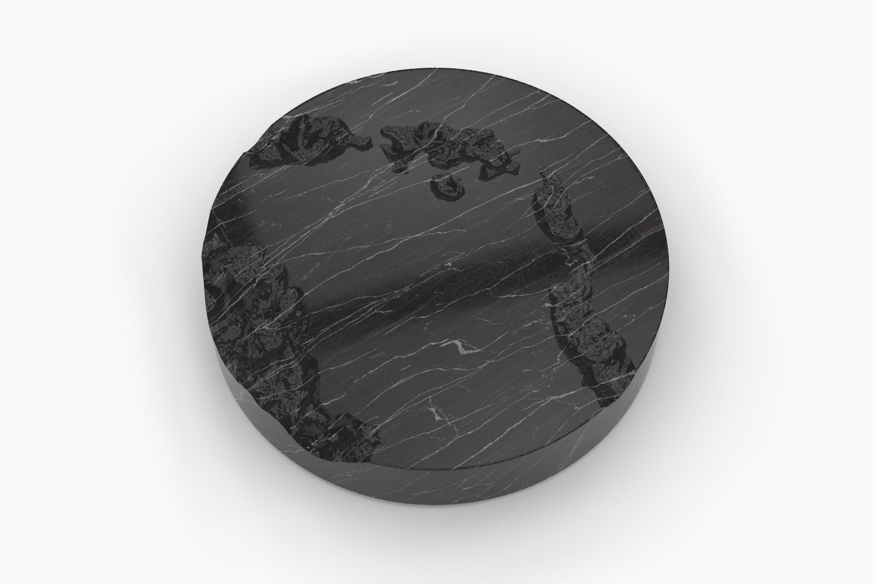Table basse ronde en marbre noir Erosia en vente 1