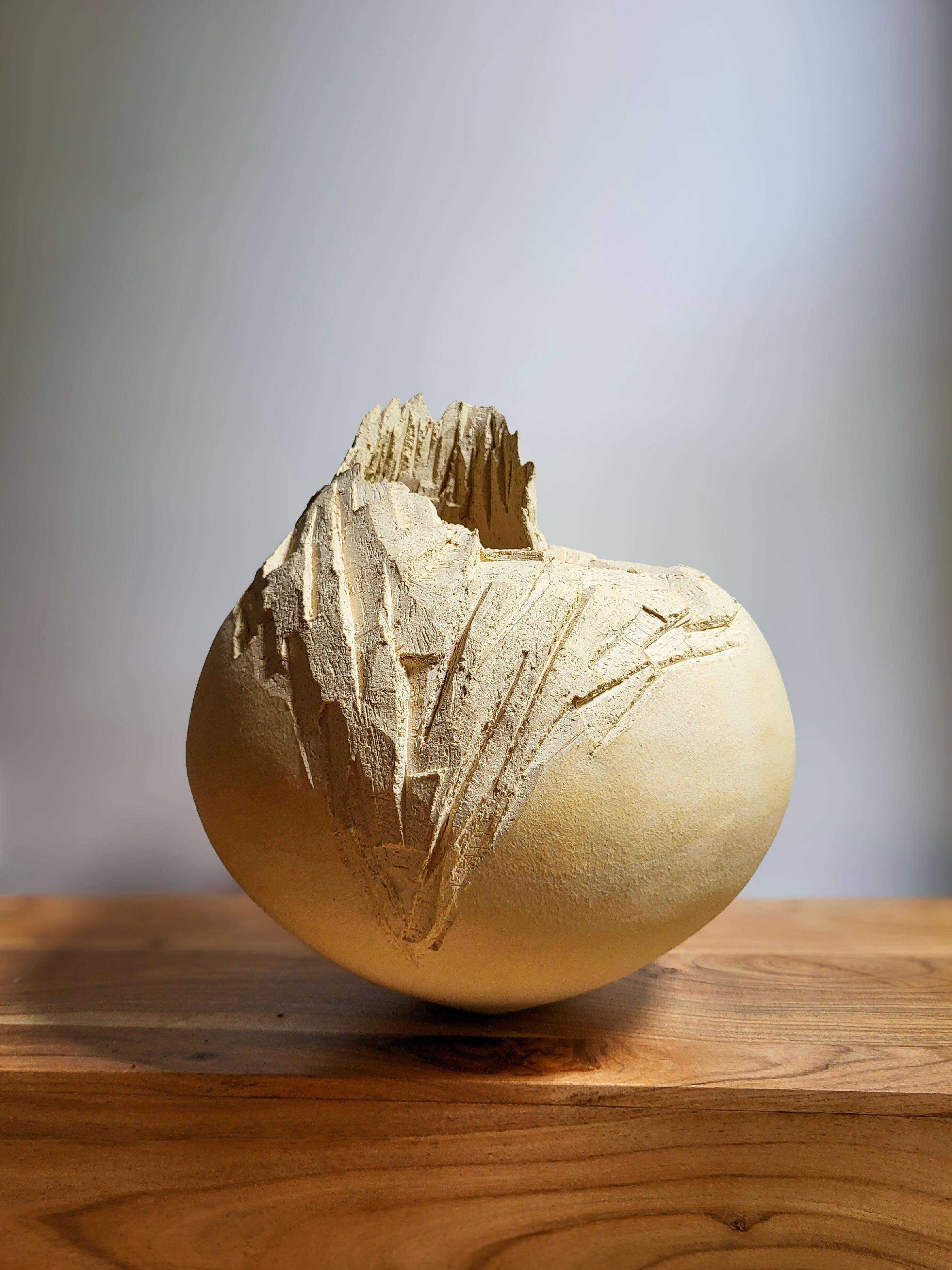 French Erosion’s Memory III - Hand-Built Ceramic Sculpture in White Chamotte Stoneware For Sale
