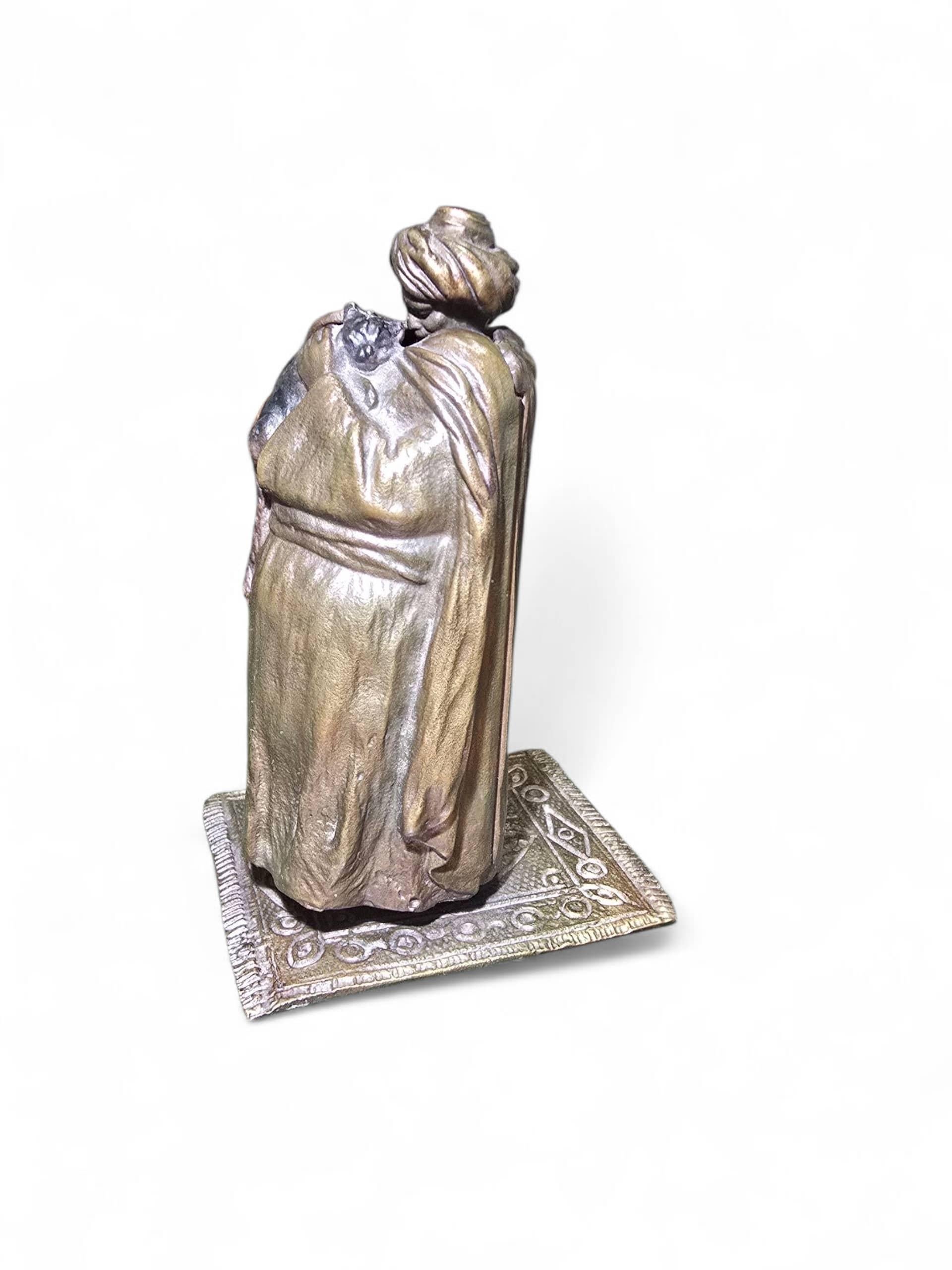 Erotic Bedouin Bronze By Franz Bergmann For Sale 3