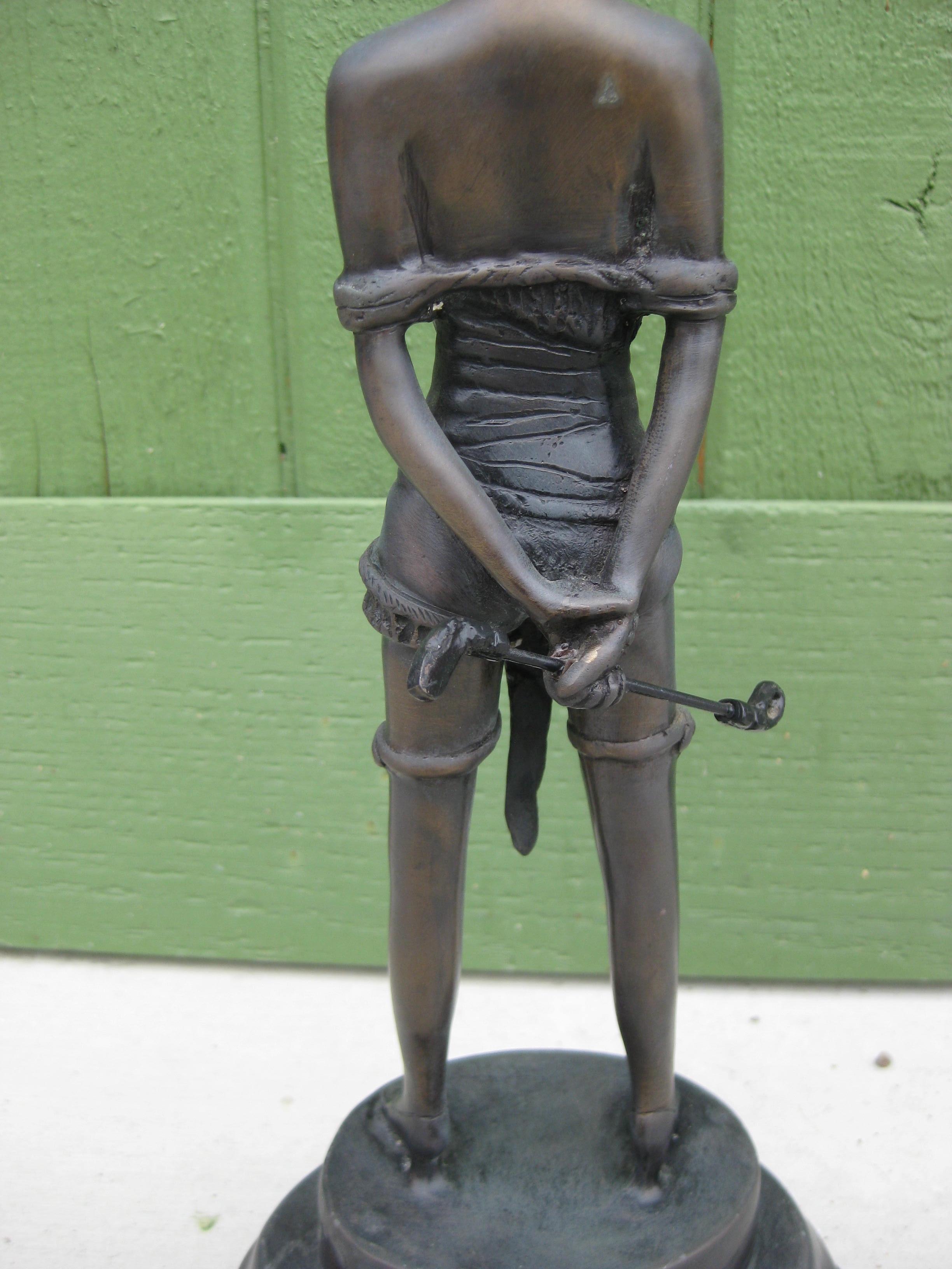 Scultura femminile erotica Bondage S&M in bronzo Dopo Bruno Zach Il frustino 13,5 in vendita 4