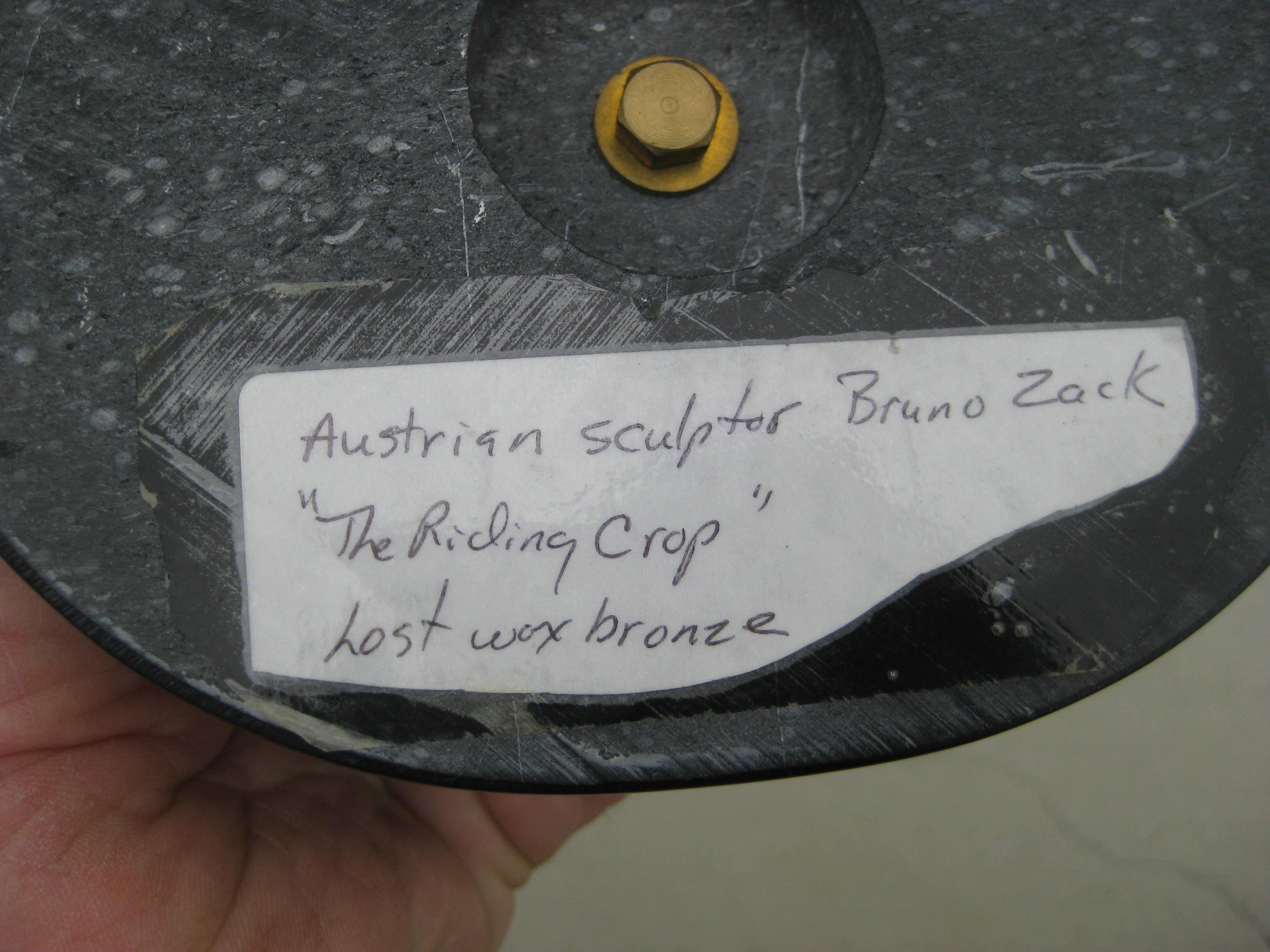 Scultura femminile erotica Bondage S&M in bronzo Dopo Bruno Zach Il frustino 13,5 in vendita 8