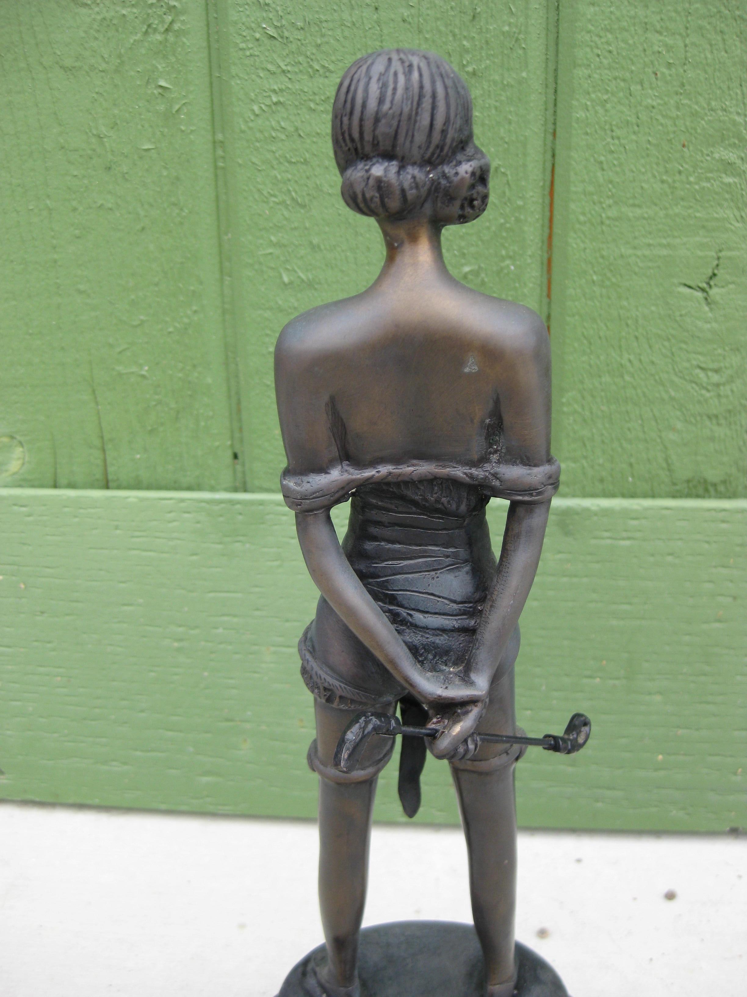 Scultura femminile erotica Bondage S&M in bronzo Dopo Bruno Zach Il frustino 13,5 in vendita 3
