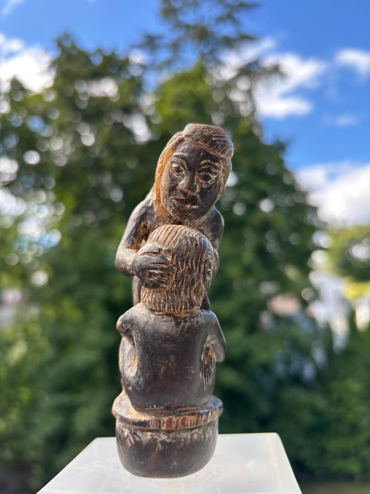 Poignée de Kris érotique en corne sculptée, début du 20ème siècle, Bali Indonésie en vente 3