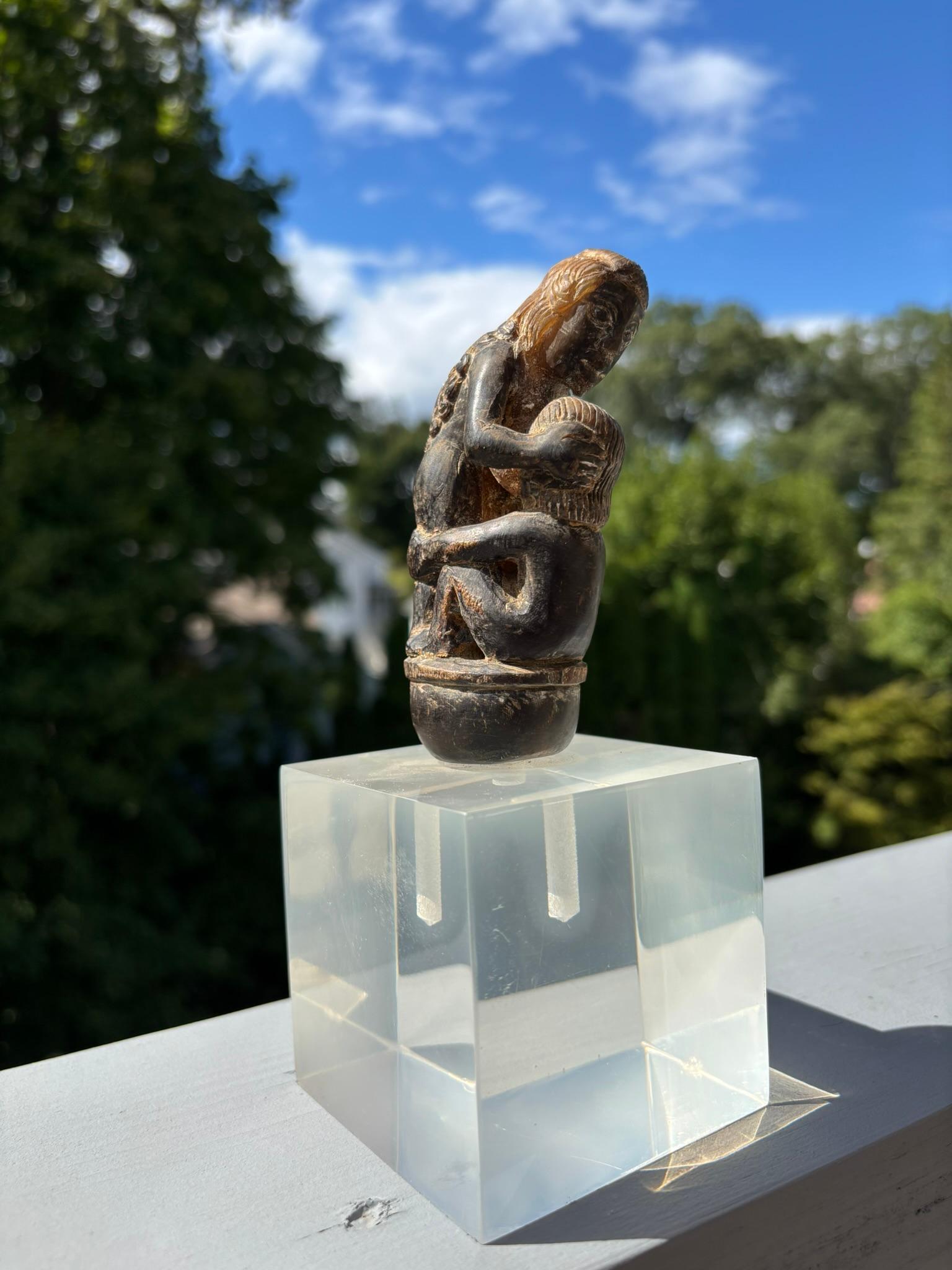 Poignée de Kris érotique en corne sculptée, début du 20ème siècle, Bali Indonésie en vente 7