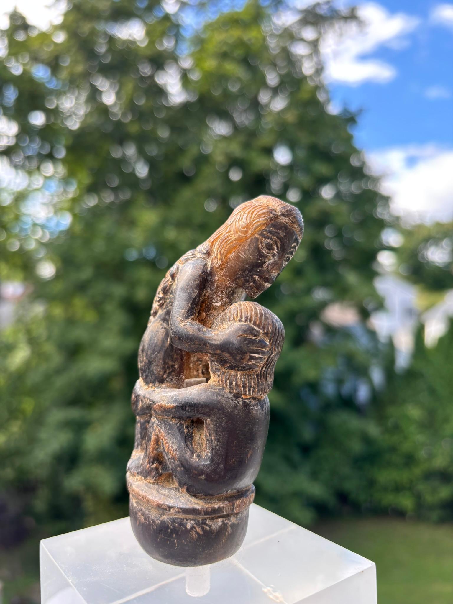 Poignée de Kris érotique en corne sculptée, début du 20ème siècle, Bali Indonésie Bon état - En vente à Stamford, CT