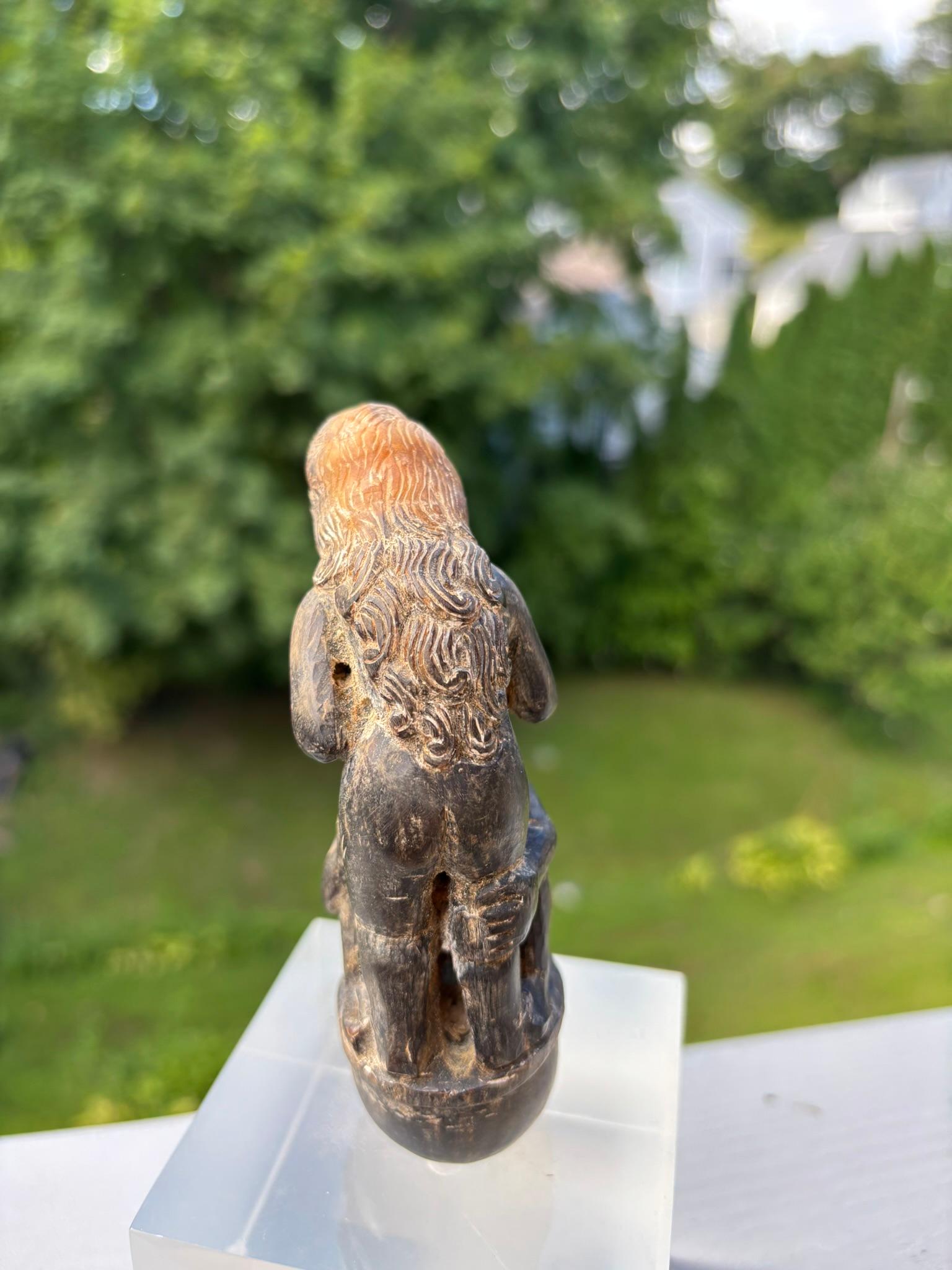 Corne Poignée de Kris érotique en corne sculptée, début du 20ème siècle, Bali Indonésie en vente