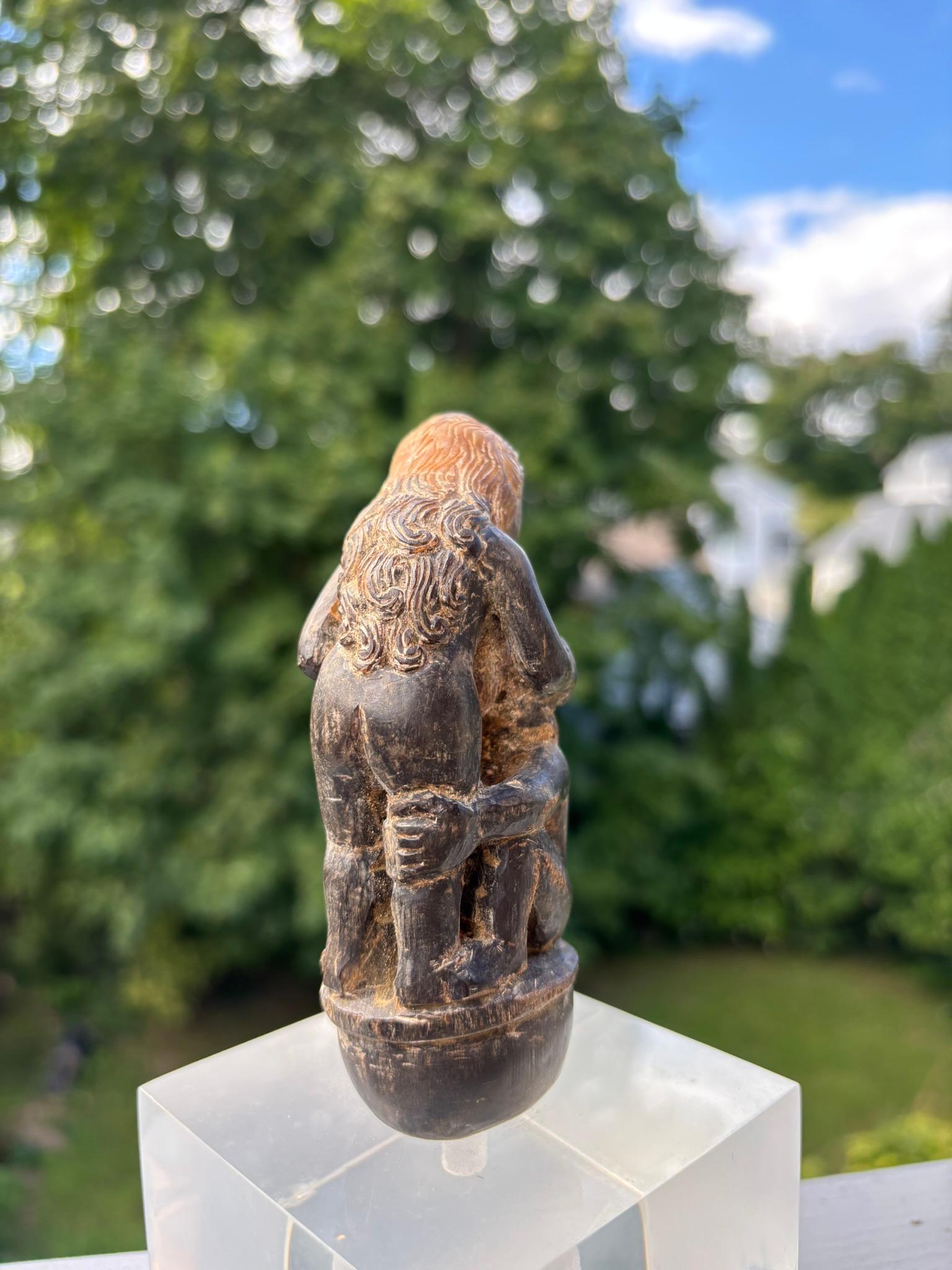 Poignée de Kris érotique en corne sculptée, début du 20ème siècle, Bali Indonésie en vente 1