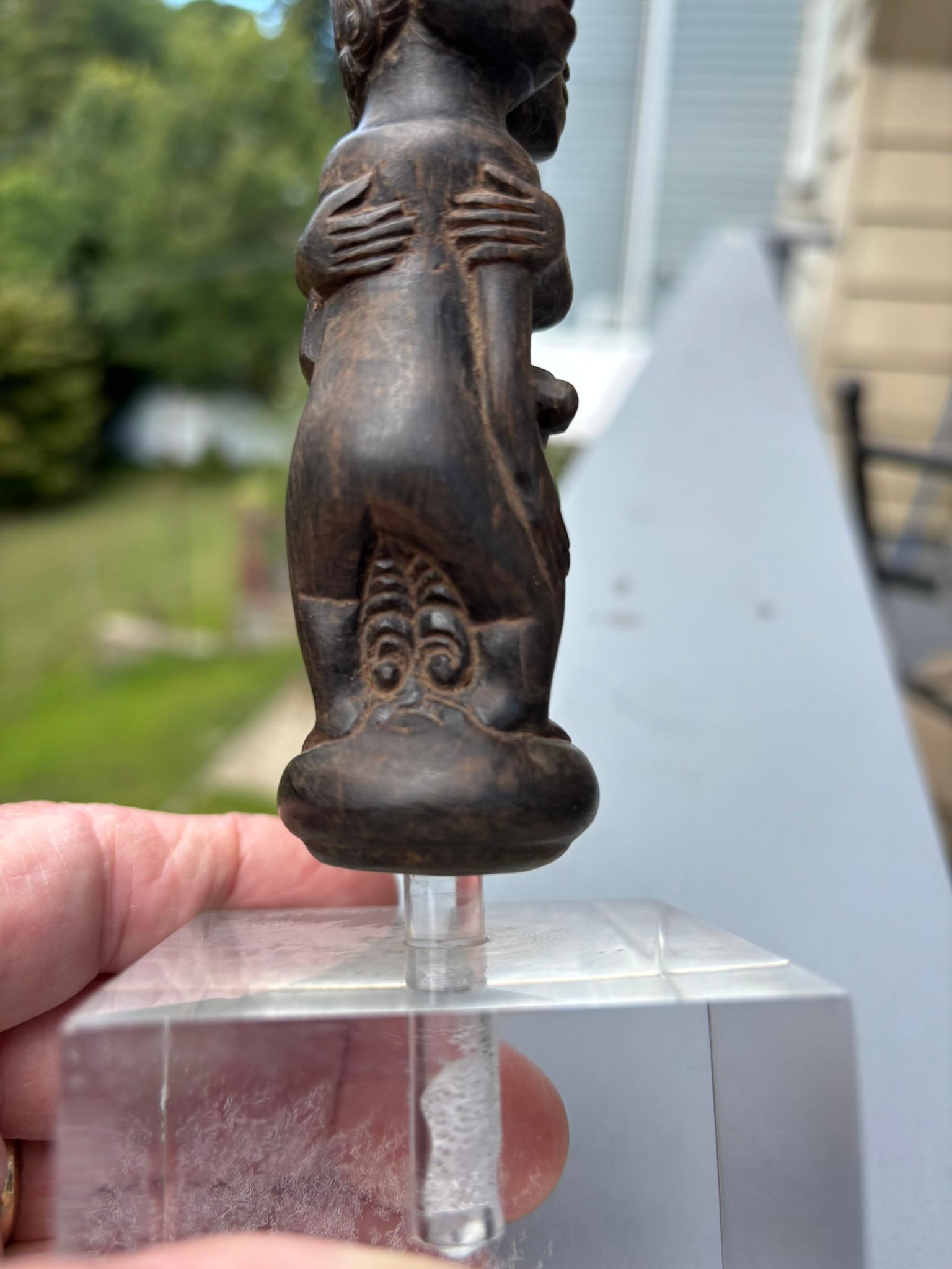 Poignée de Kris érotique en bois sculpté, début du 20ème siècle, Bali Indonésie en vente 2