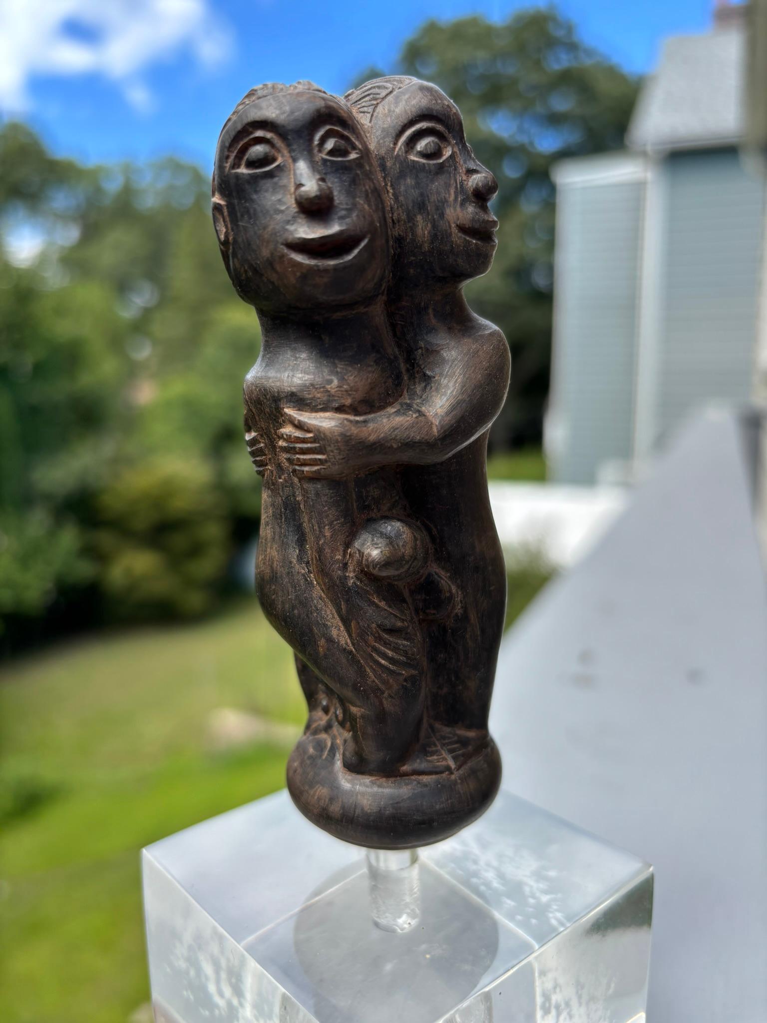 Tribal Poignée de Kris érotique en bois sculpté, début du 20ème siècle, Bali Indonésie en vente