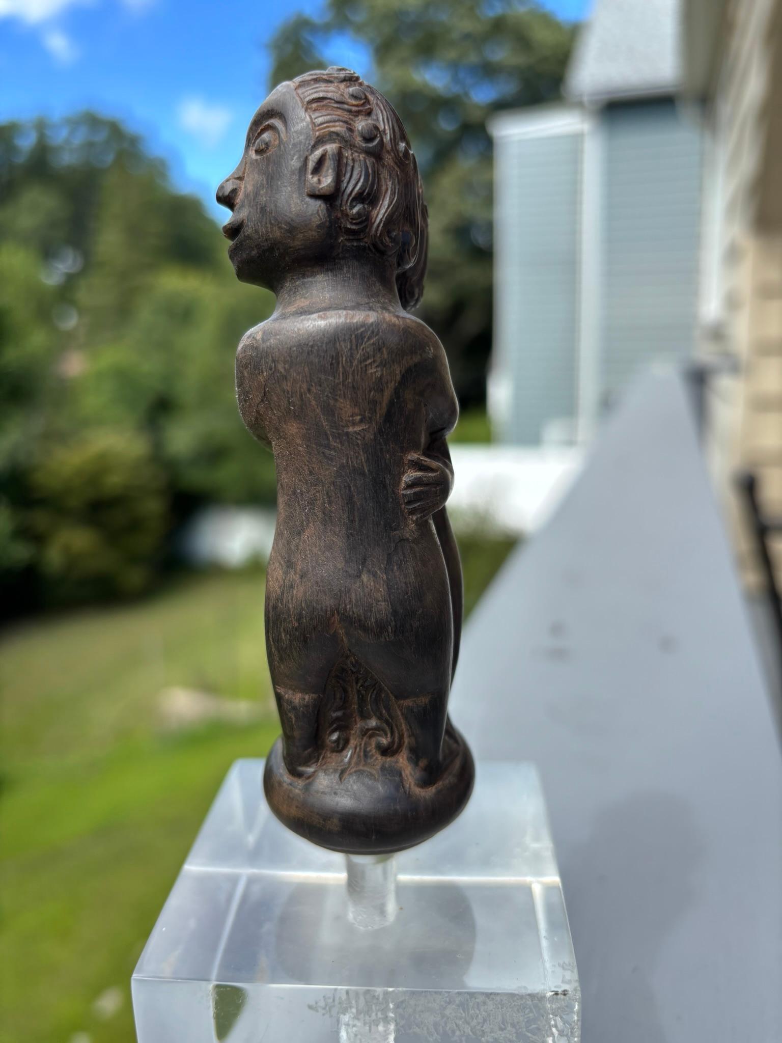 Bois Poignée de Kris érotique en bois sculpté, début du 20ème siècle, Bali Indonésie en vente