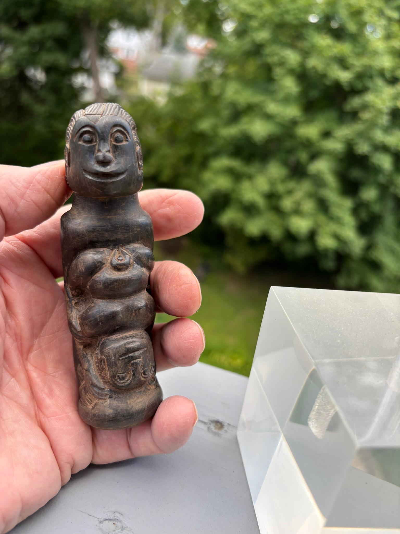 Erotisches geschnitztes Wood Kris-Griffstück, frühes 20. Jahrhundert, Bali Indonesien im Angebot 1
