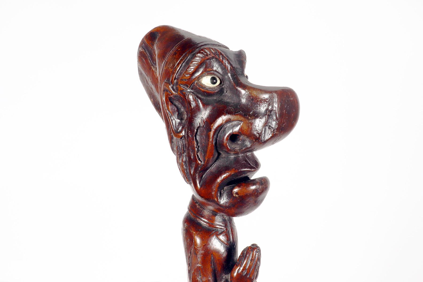 Erotische Volkskunst  walking stick, der einen Mann im Akt des Gebets darstellt, England 1850. im Angebot 7