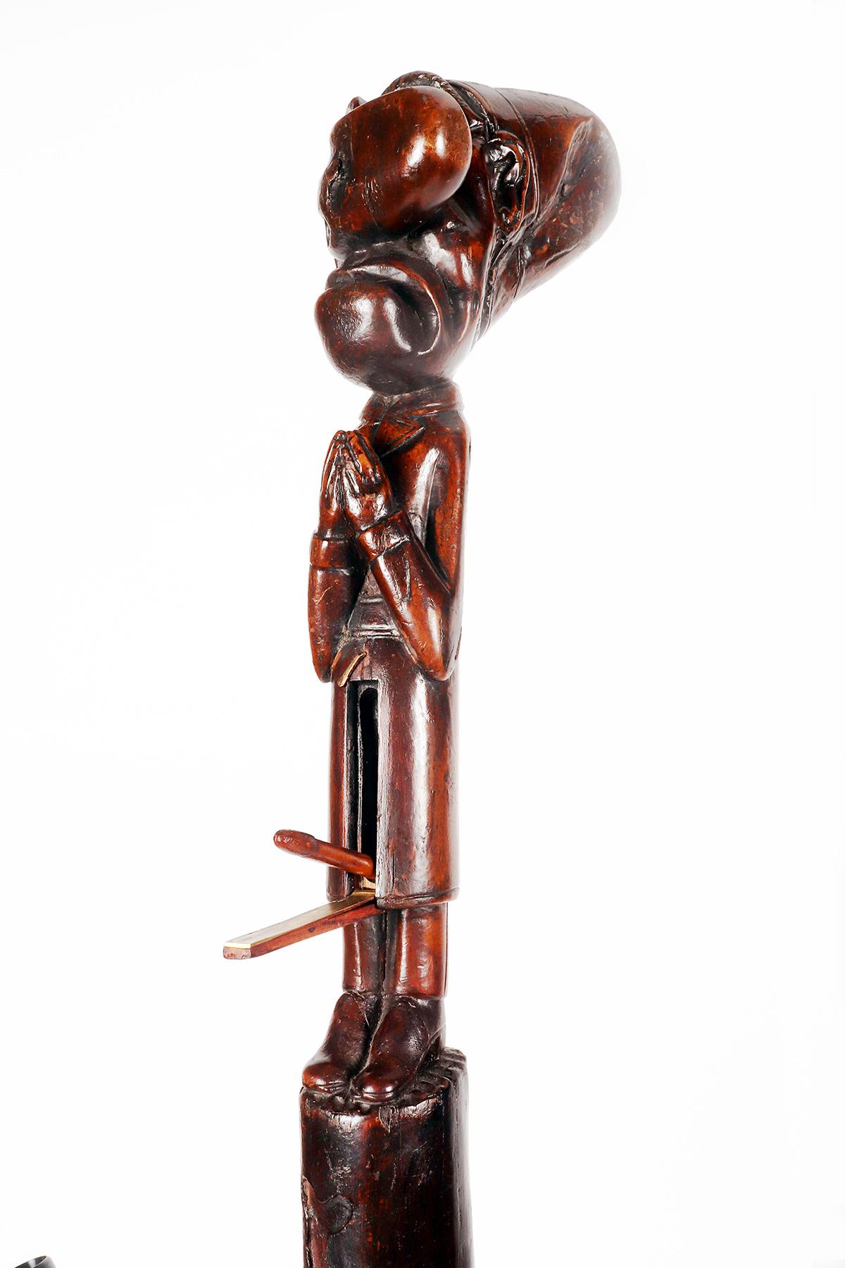 Erotische Volkskunst  walking stick, der einen Mann im Akt des Gebets darstellt, England 1850. im Angebot 3