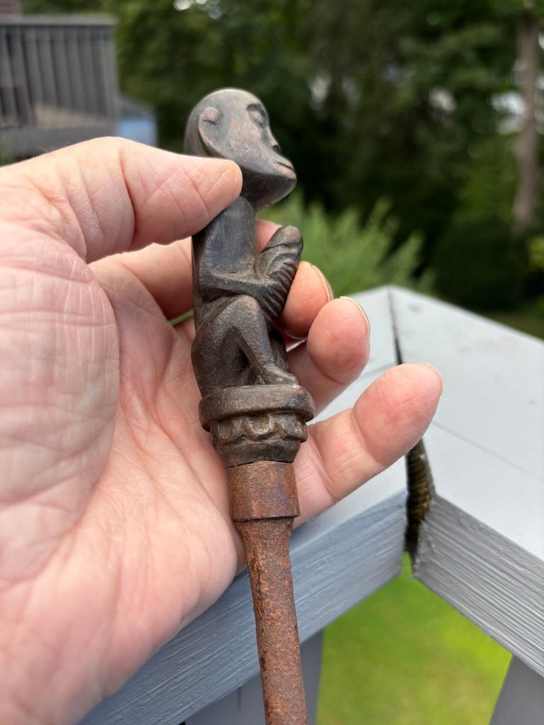 Poignée phallique érotique en bois indonésien sculpté, début du 20e siècle en vente 6