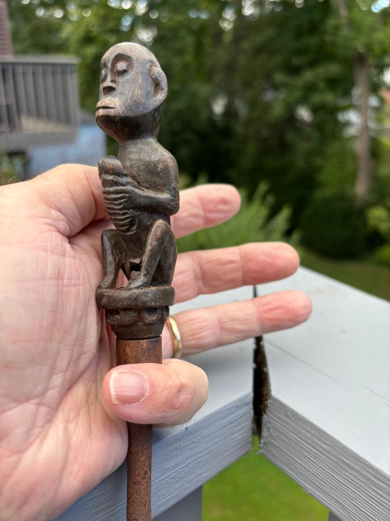 Poignée phallique érotique en bois indonésien sculpté, début du 20e siècle en vente 7