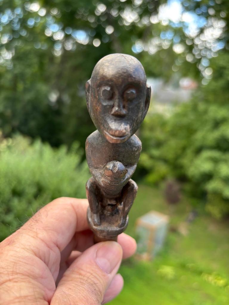 Poignée phallique érotique en bois indonésien sculpté, début du 20e siècle en vente 8