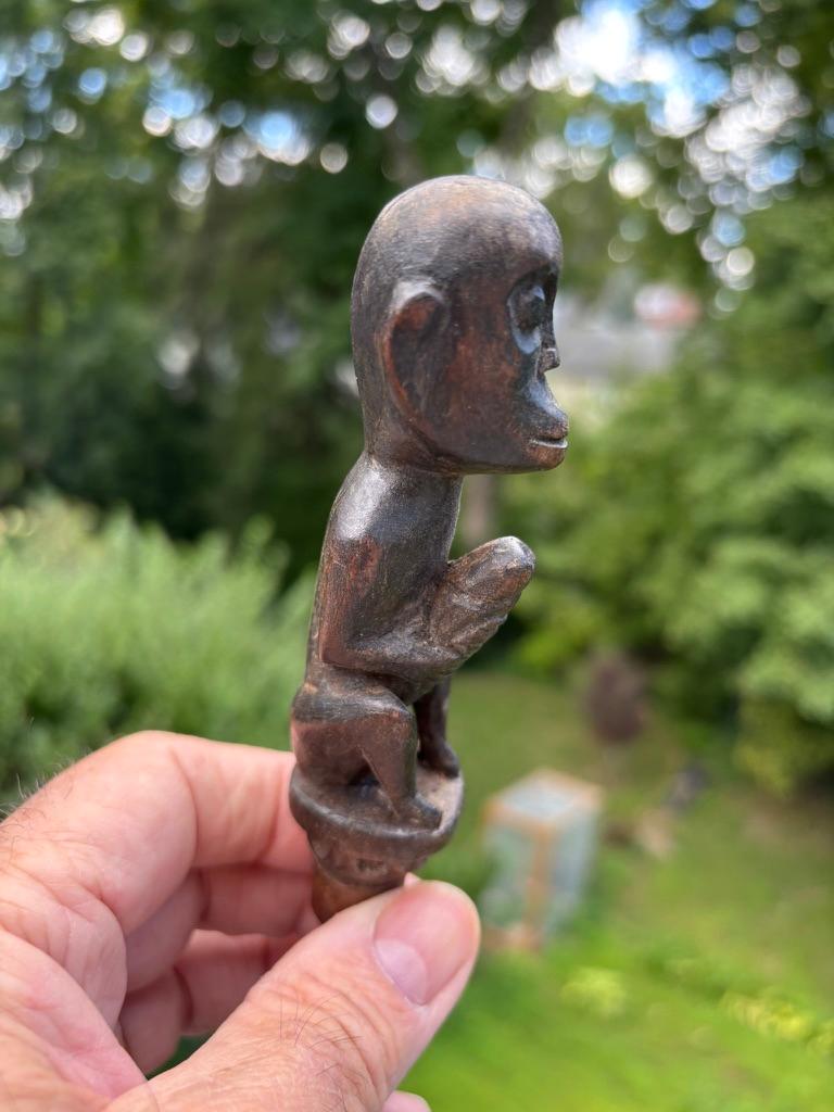 Poignée phallique érotique en bois indonésien sculpté, début du 20e siècle en vente 10