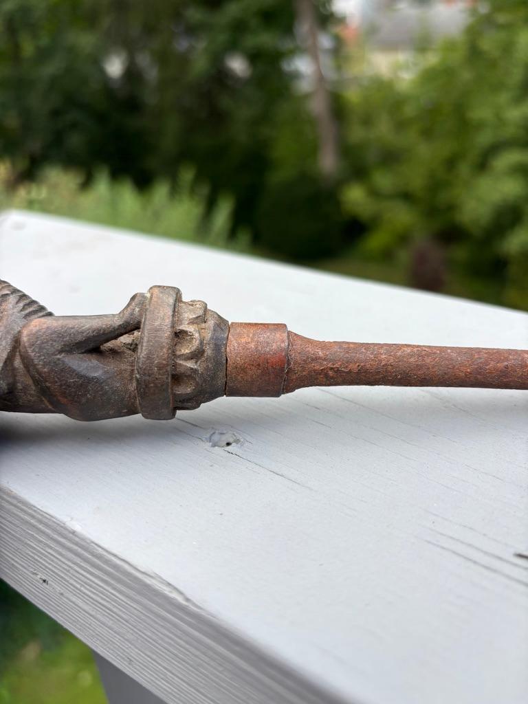 Poignée phallique érotique en bois indonésien sculpté, début du 20e siècle en vente 12