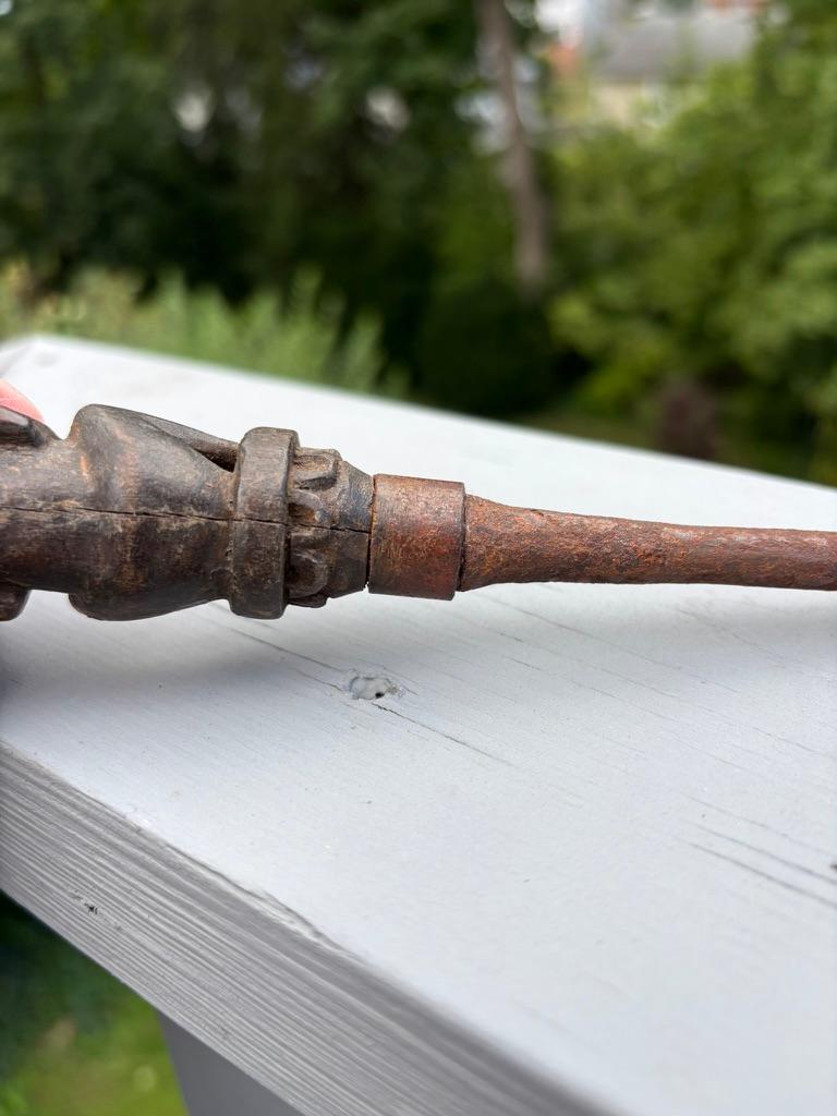 Poignée phallique érotique en bois indonésien sculpté, début du 20e siècle en vente 13