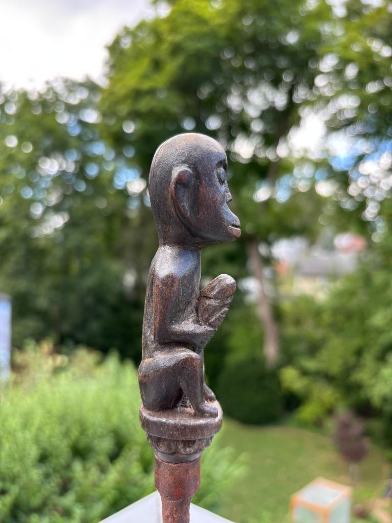 Primitif Poignée phallique érotique en bois indonésien sculpté, début du 20e siècle en vente