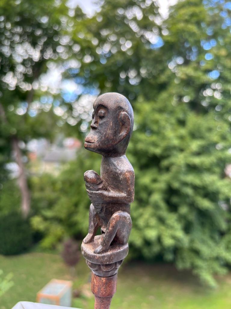Bois Poignée phallique érotique en bois indonésien sculpté, début du 20e siècle en vente