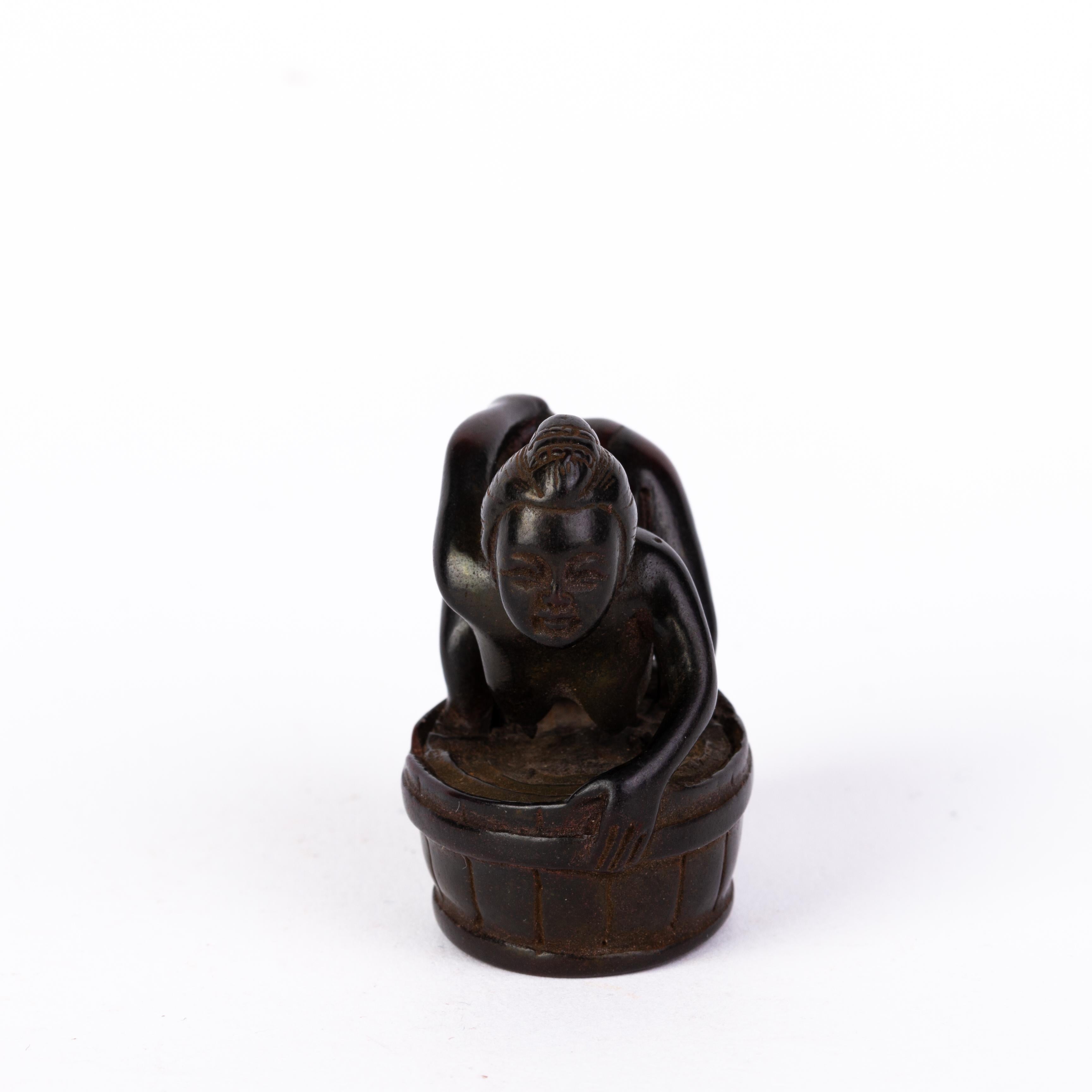 Japanese erotic Carved ebony wood Netsuke Inro Ojime
Very good condition.
From a private collection.
Free international shipping.