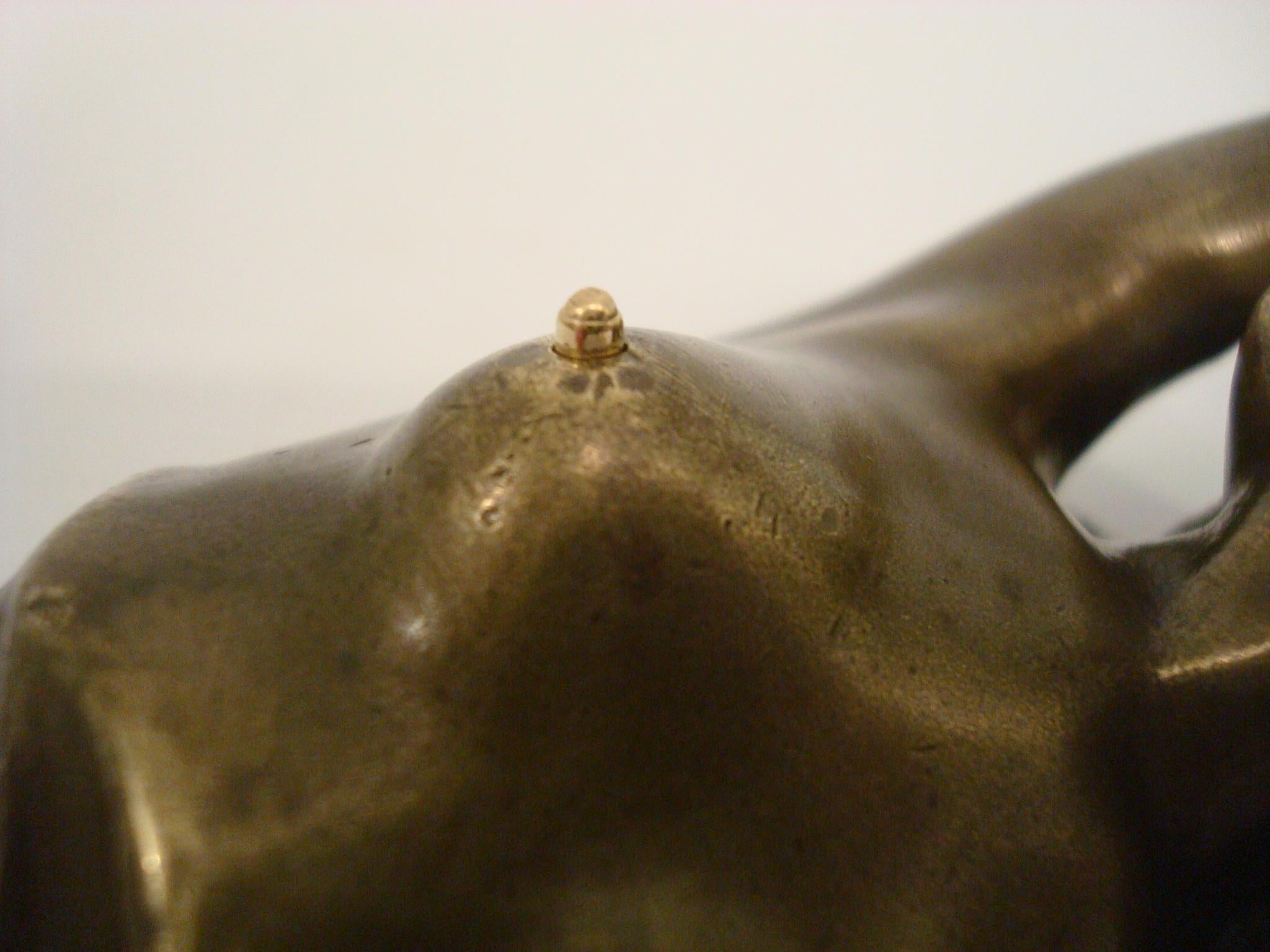 Autrichien Sculpture érotique / femme nue en bronze Table Bell Push, Autriche, 1900's en vente