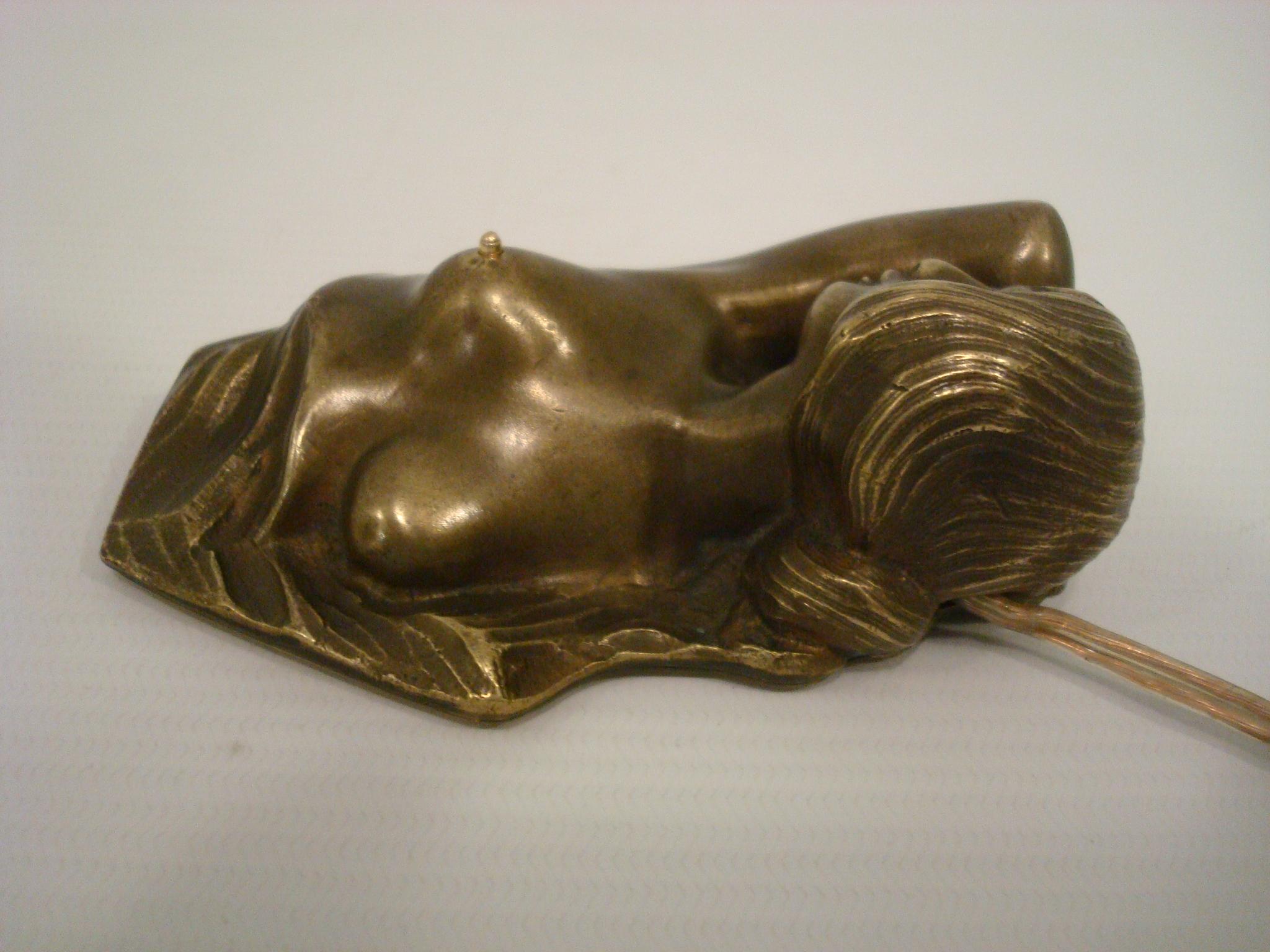 Sculpture érotique / femme nue en bronze Table Bell Push, Autriche, 1900's Bon état - En vente à Buenos Aires, Olivos