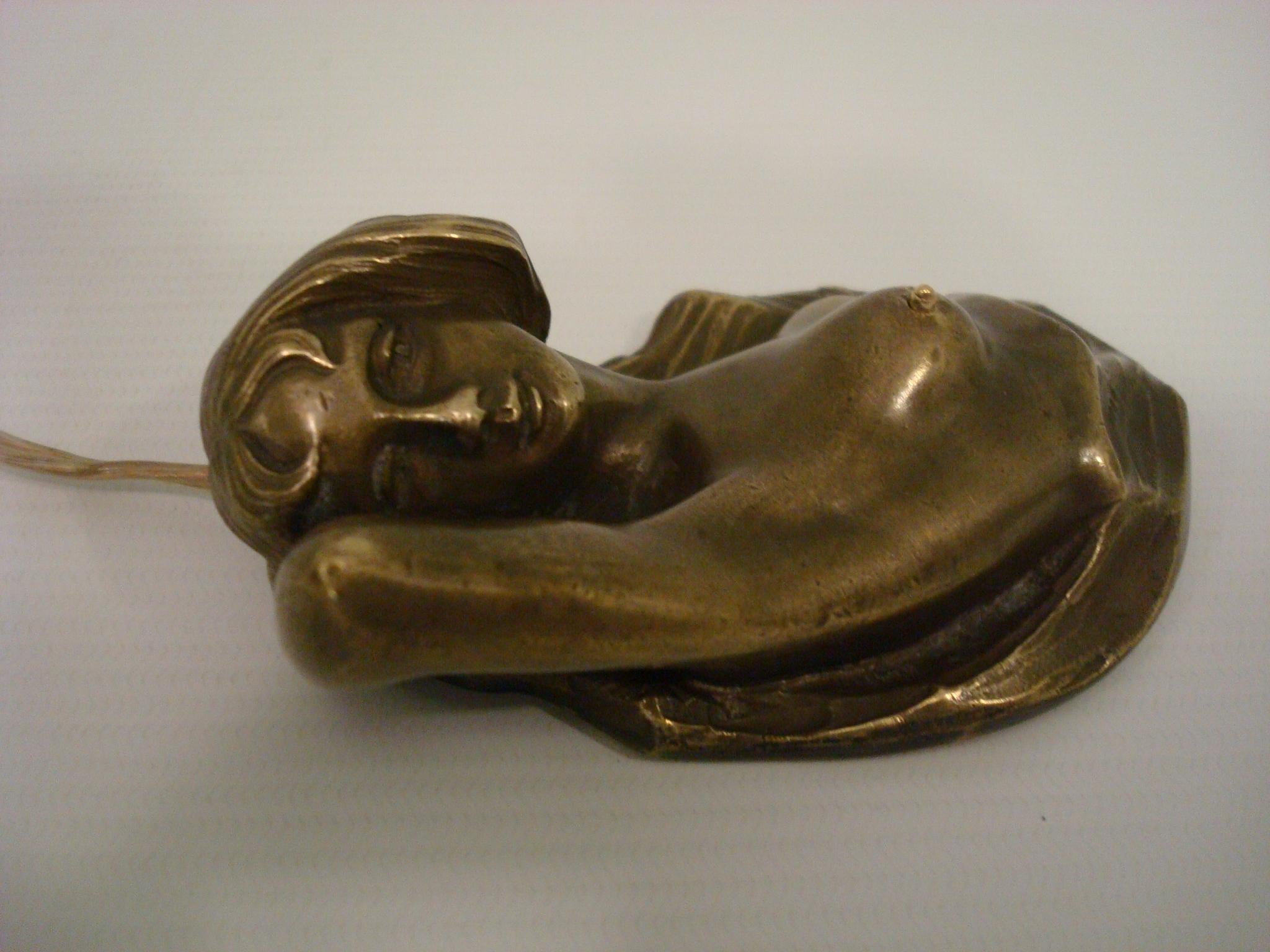 20ième siècle Sculpture érotique / femme nue en bronze Table Bell Push, Autriche, 1900's en vente
