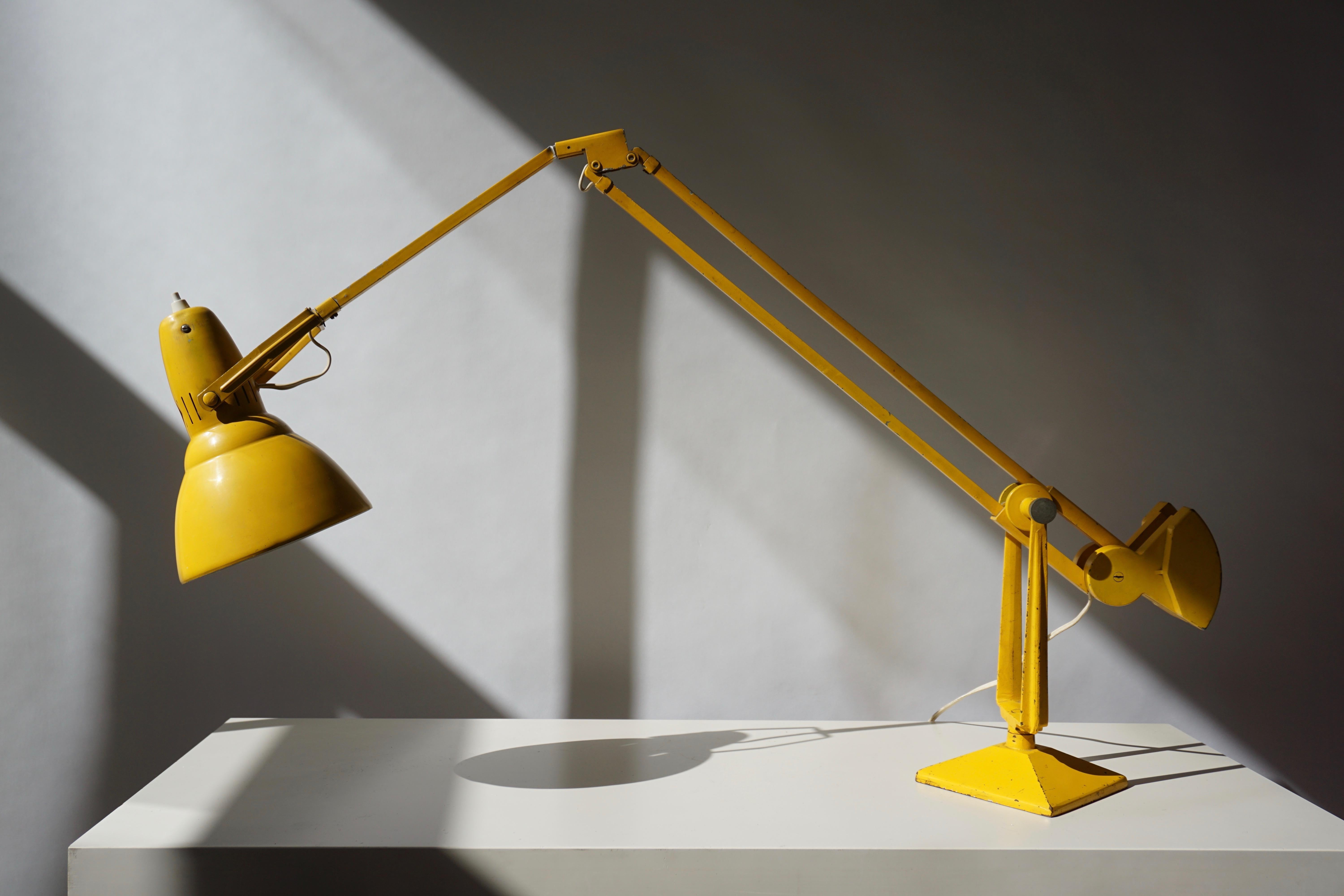 Erpe Belgium Yellow Metal Adjustable Desk Lamp In Good Condition In Antwerp, BE