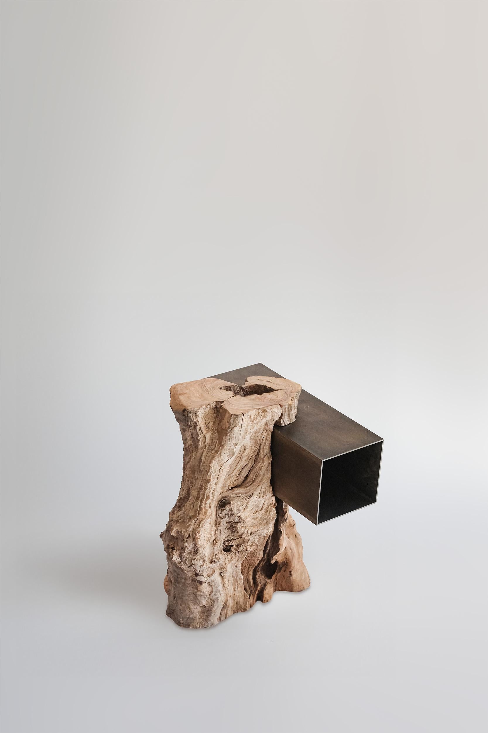 Erra Side Olive wood and Cantilever Metal Table by  Adriane Escarfullery Neuf - En vente à PALMA, ES