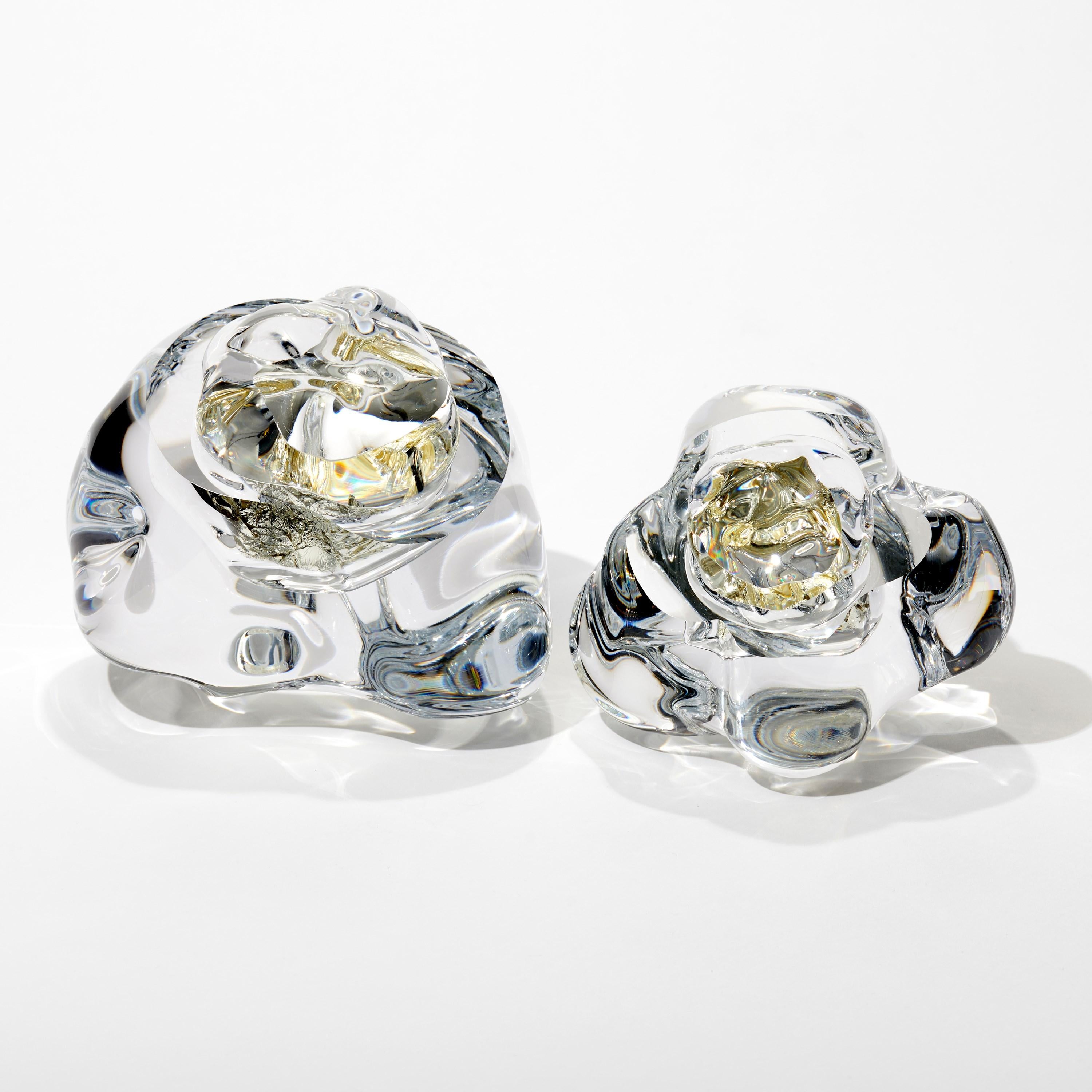 Erratic con foglia d'oro bianco 12ct, opera d'arte in vetro trasparente amorfo di Anthony Scala In condizioni Nuovo in vendita a London, GB