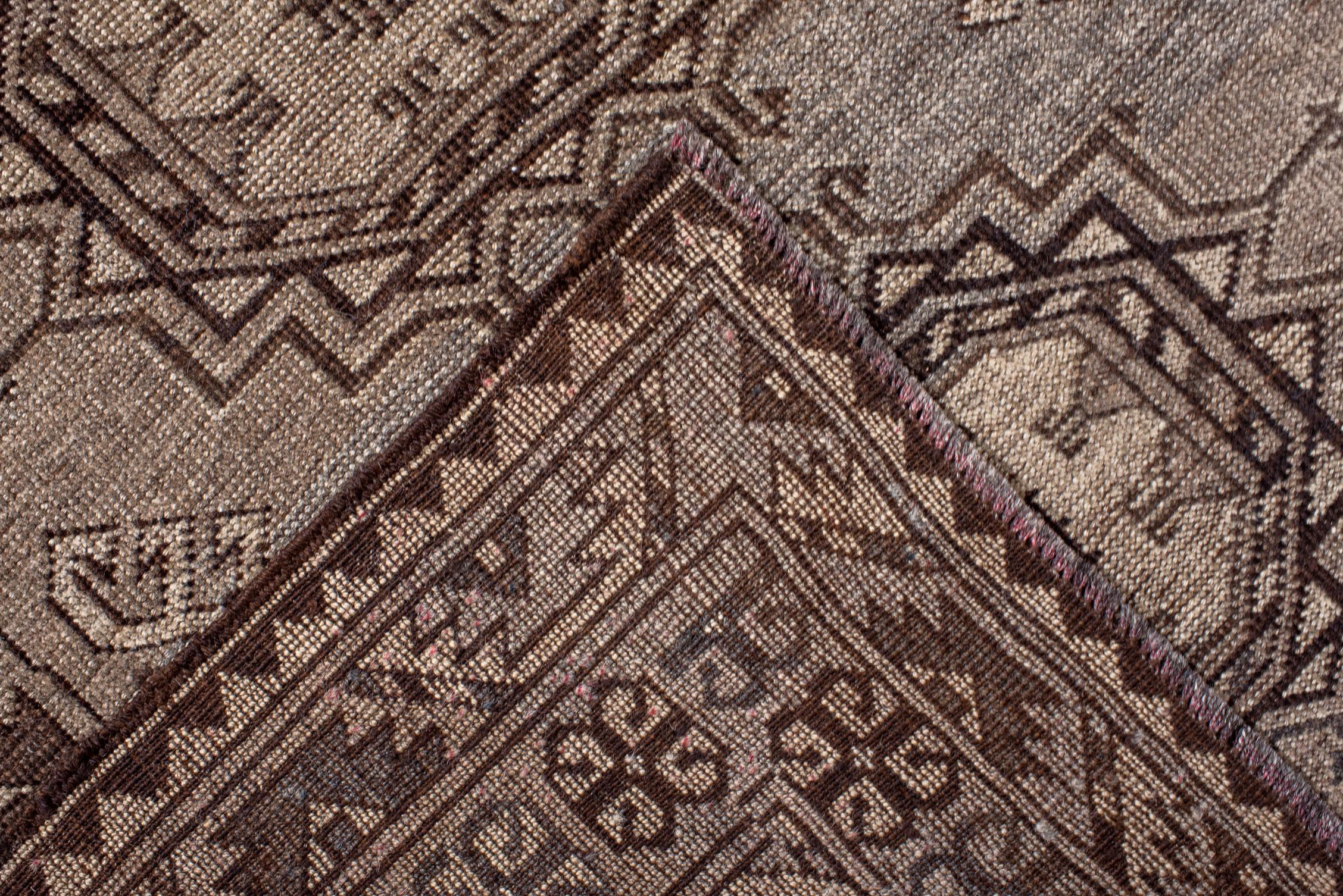20ième siècle Tapis afghan Ersari avec emblèmes tribaux Merv Guls en vente