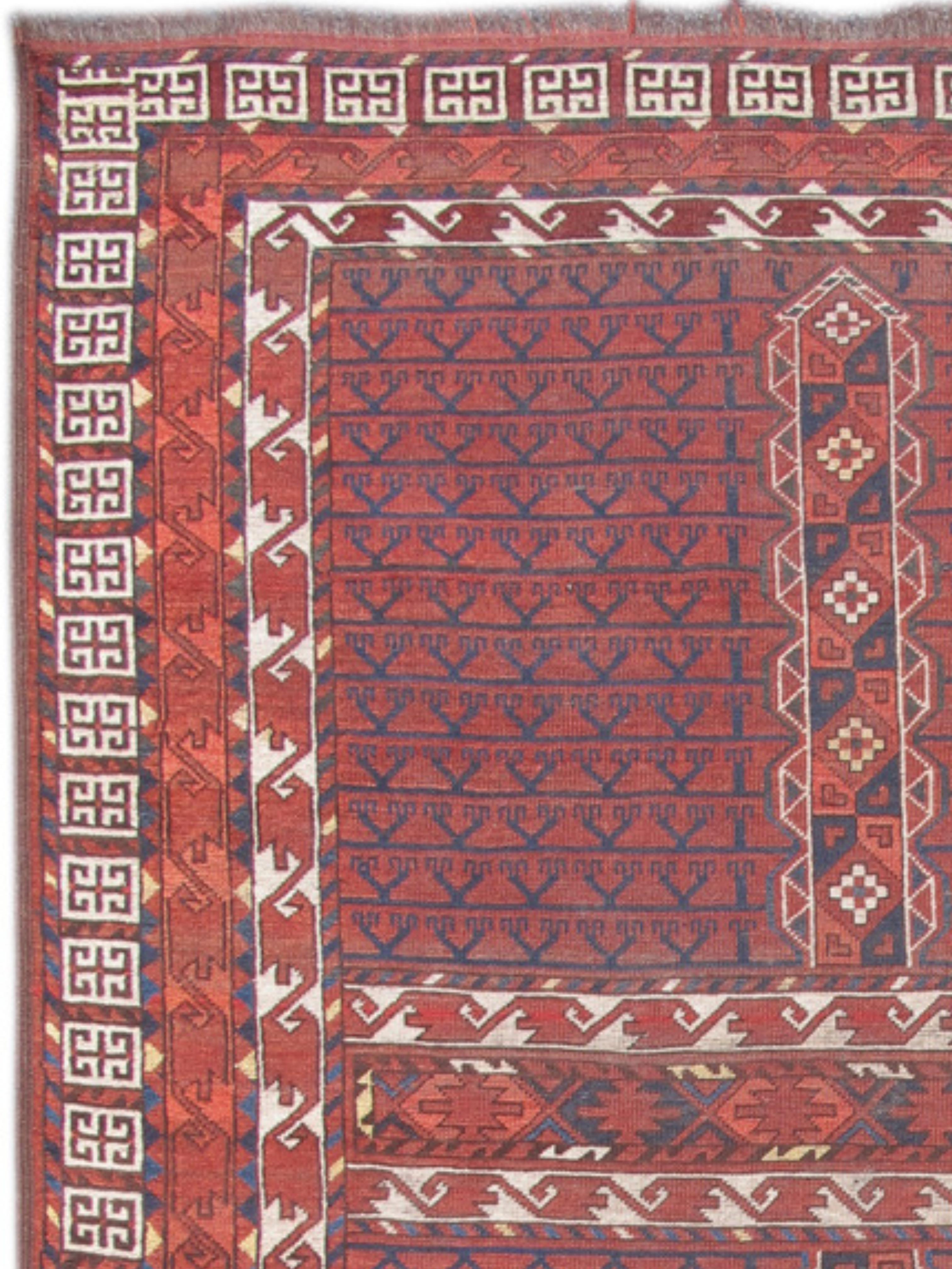 Ersari Ensi-Teppich, um 1900

Ein Enzi ist eine Webart, die von den Turkmenen in Zentralasien als Türklappe für die Innenseite von Nomadenzelten oder Jurten verwendet wird. Dieser Ensi wurde höchstwahrscheinlich von den Ersari oder einer anderen