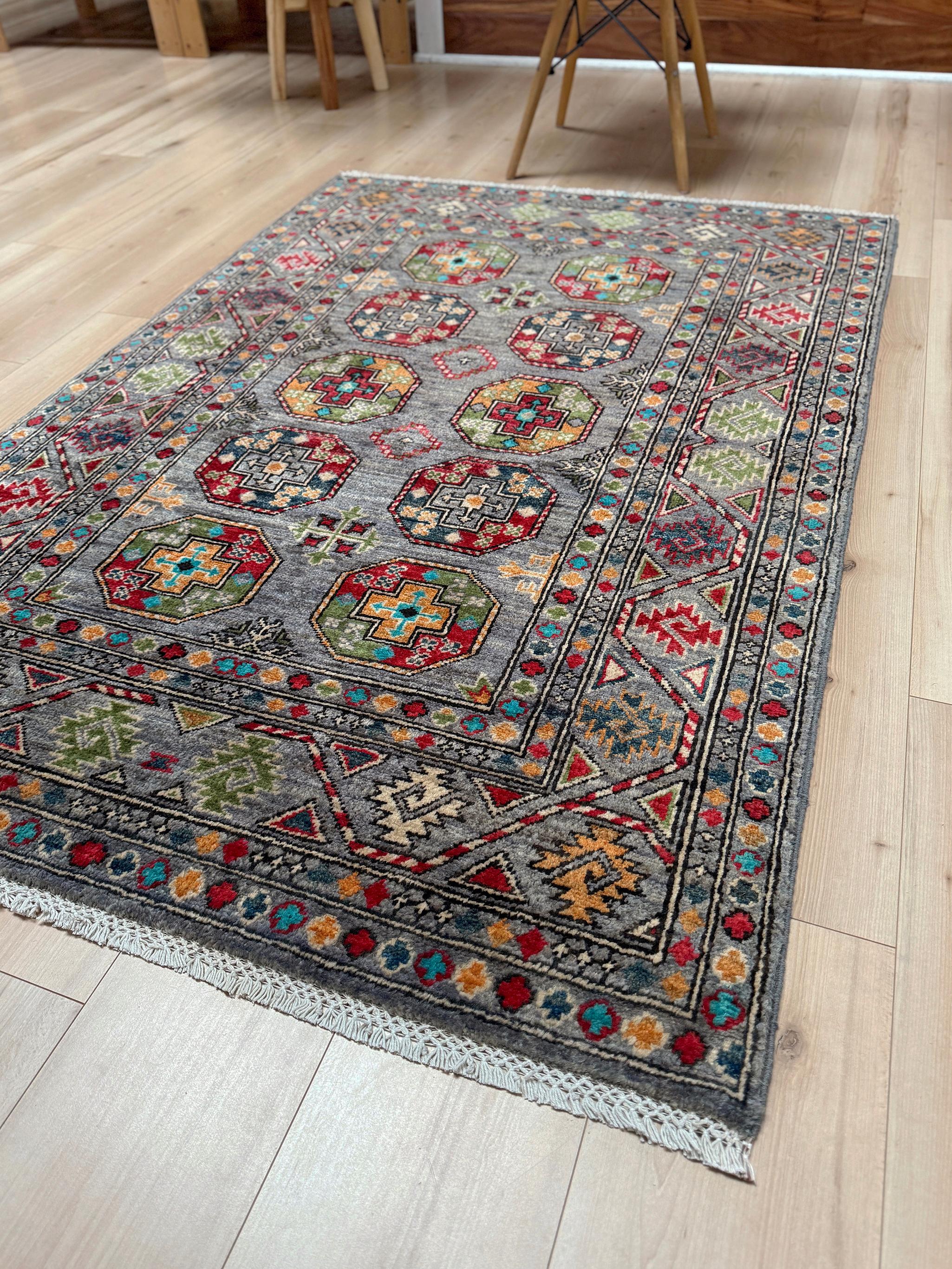 Noué à la main Tapis tribal neutre Ersari • Tapis transitionnel fait main (4'x6