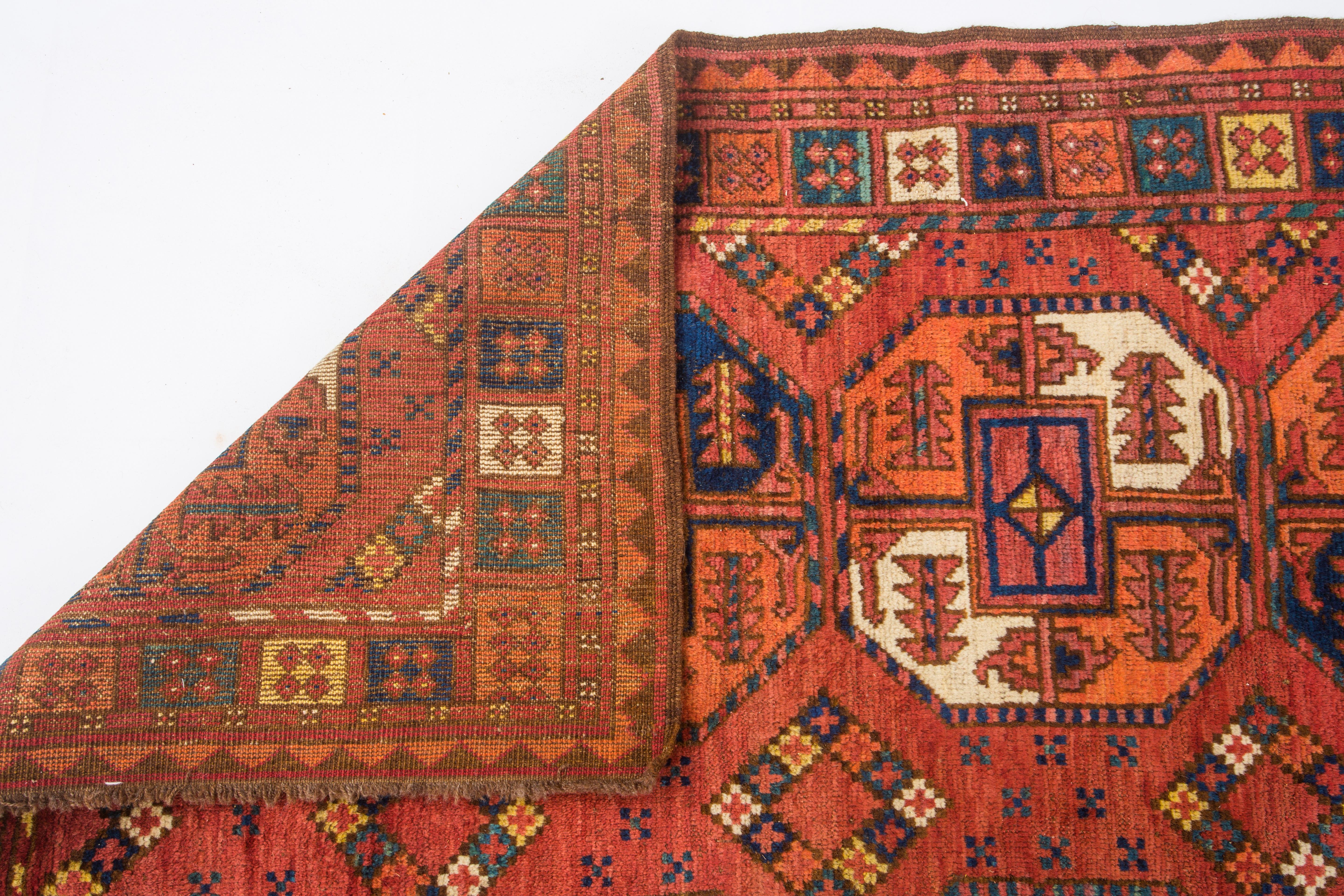 Seltener kleiner Hauptteppich von Ersari Turkomen aus der Zeit um 1860, kurzzeitige Reduktion  (Mittleres 19. Jahrhundert) im Angebot