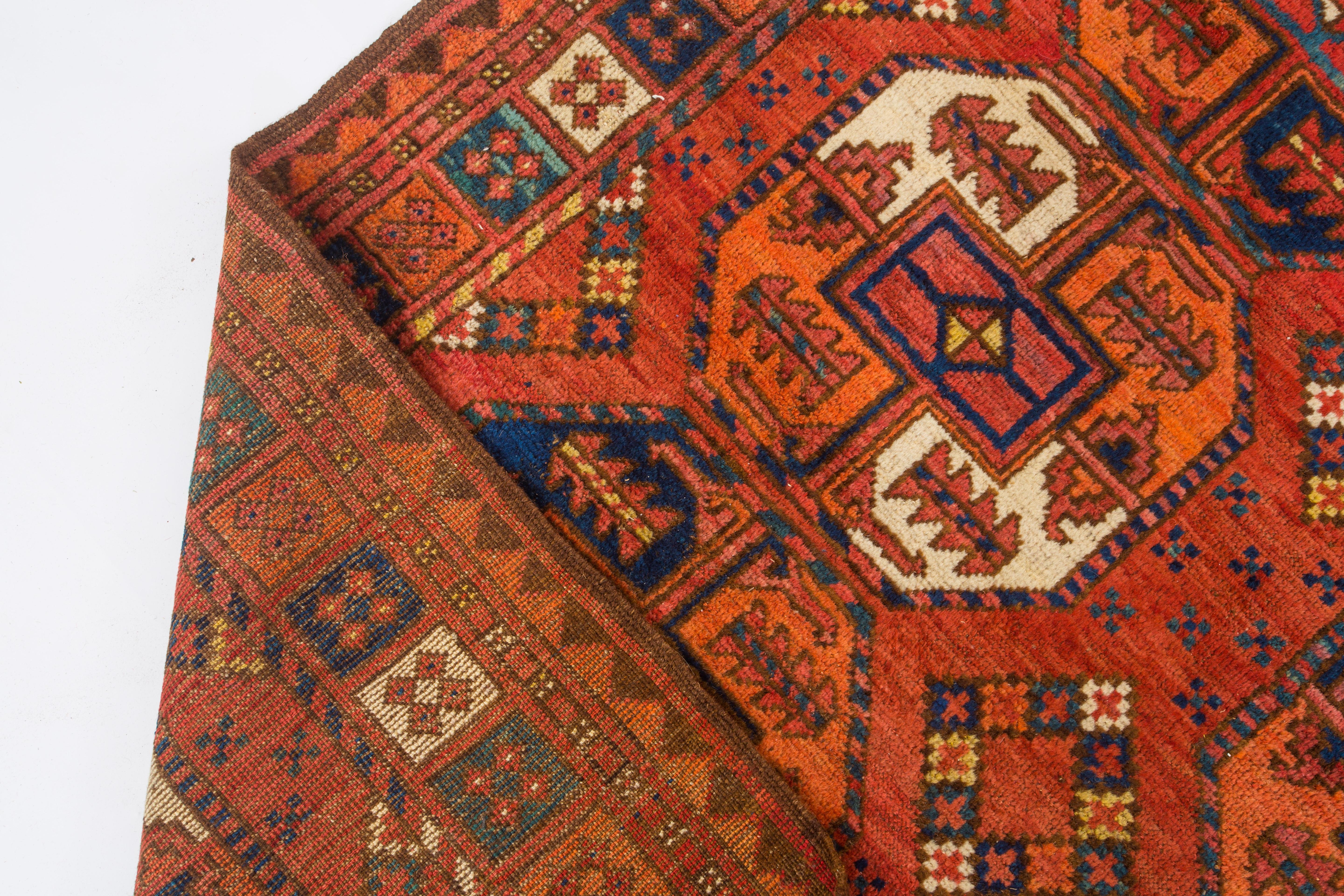 Seltener kleiner Hauptteppich von Ersari Turkomen aus der Zeit um 1860, kurzzeitige Reduktion  (Wolle) im Angebot