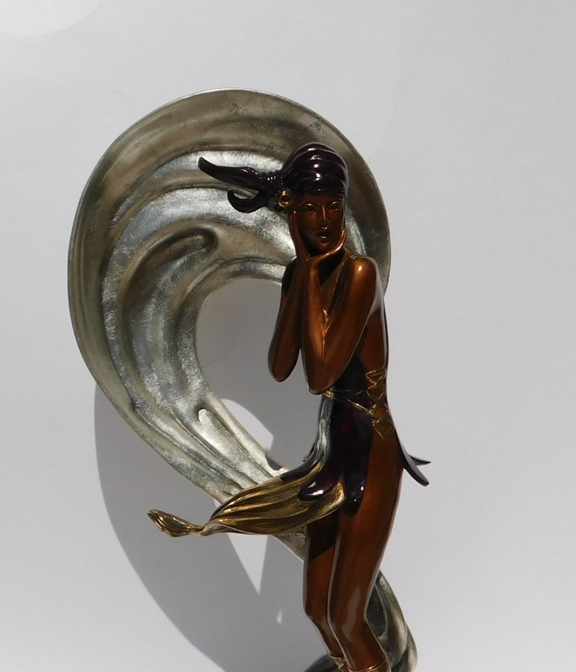 Figurative Bronzeskulptur von Erte, 1988 – „Stranded“ (Art déco) im Angebot
