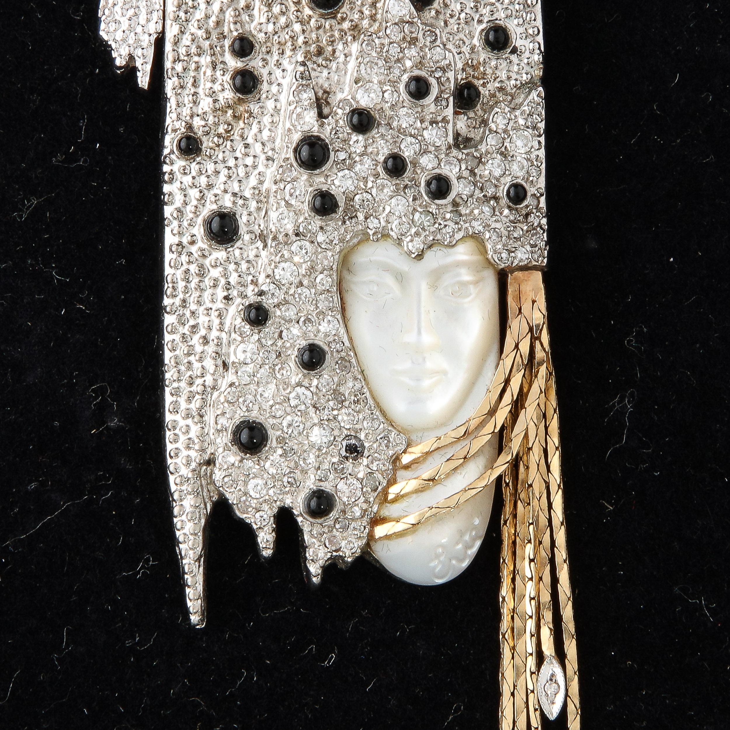 Erte  Halskette-Brosche und Ohrringe aus Diamanten, Gold, Silber und Cabochon, schwarzem Onyx im Angebot 1