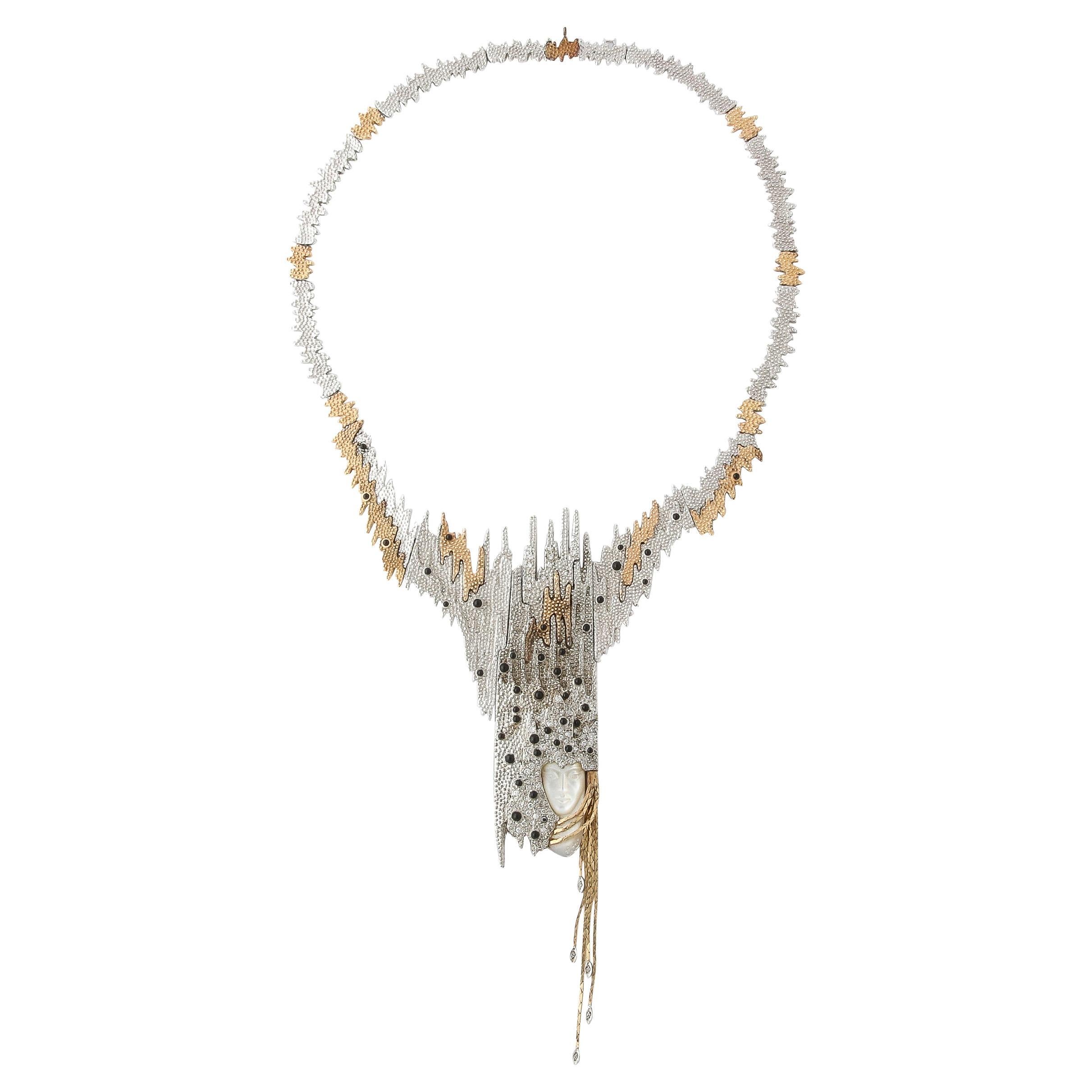 Erte  Halskette-Brosche und Ohrringe aus Diamanten, Gold, Silber und Cabochon, schwarzem Onyx