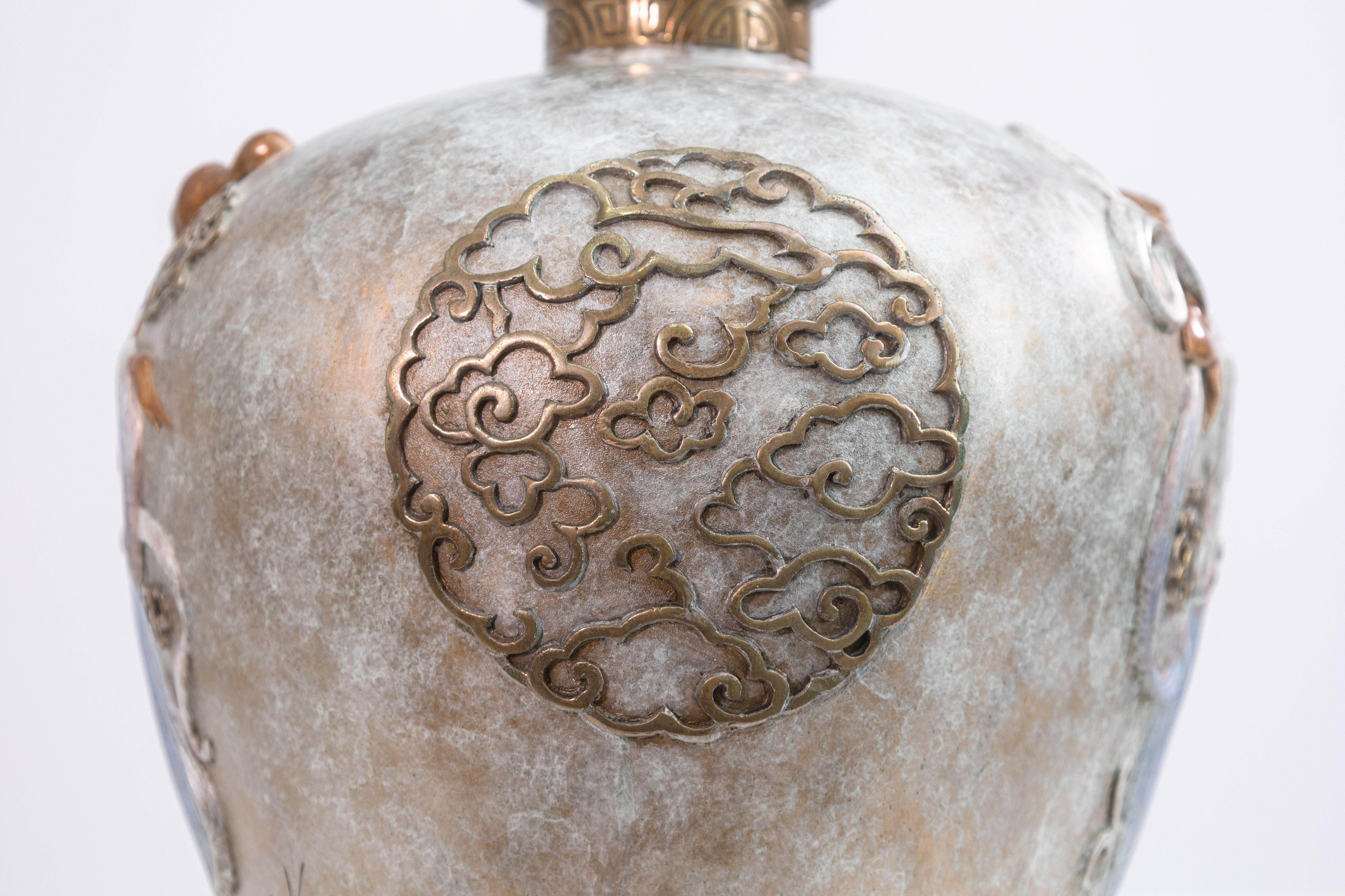 Bronze Erte - Oriental Mystery Objets de'Arte, 1990 Vase d'art en bronze doré signé 59/395