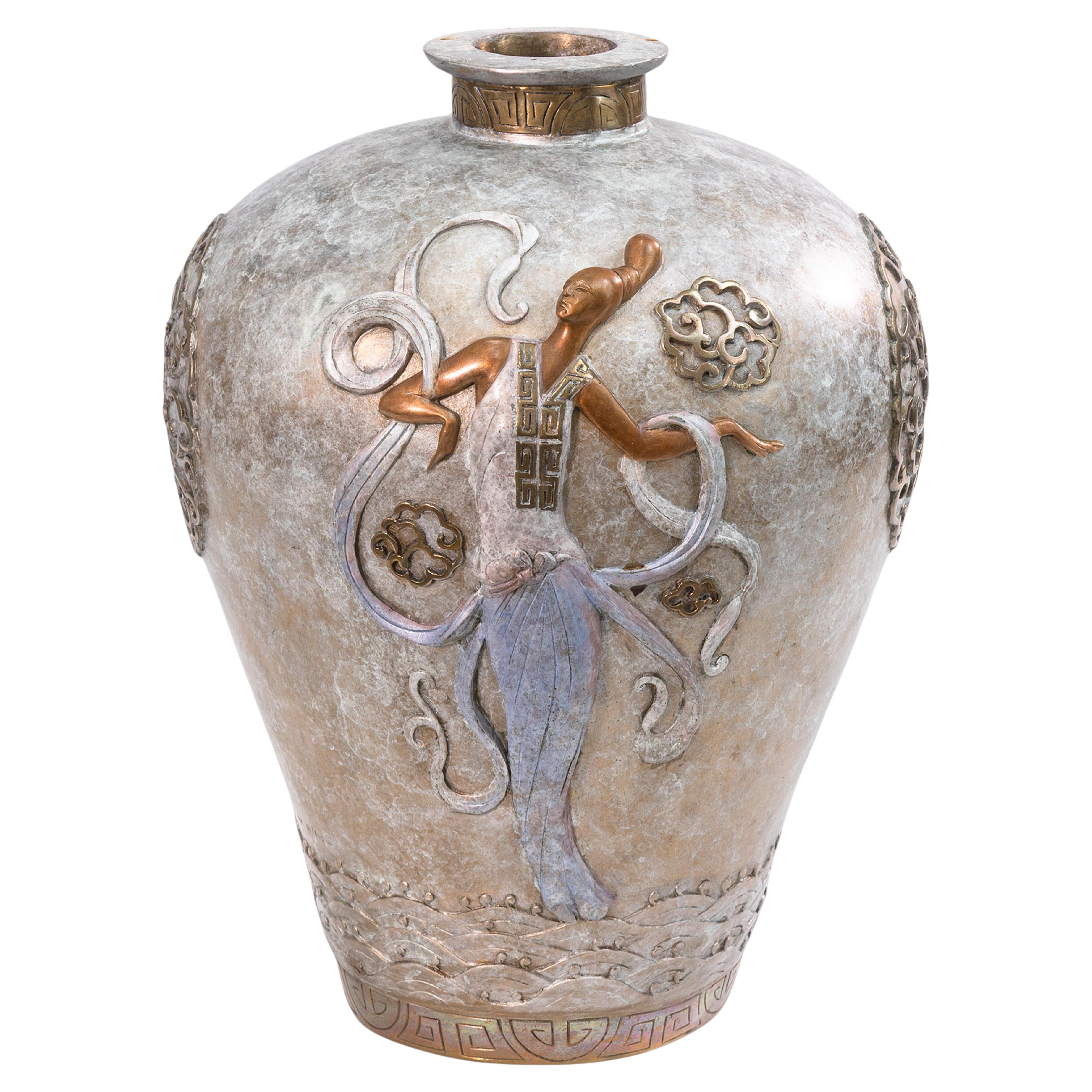 Erte - Oriental Mystery Objets de
Arte, 1990 Vase d
art en bronze doré signé 59/395