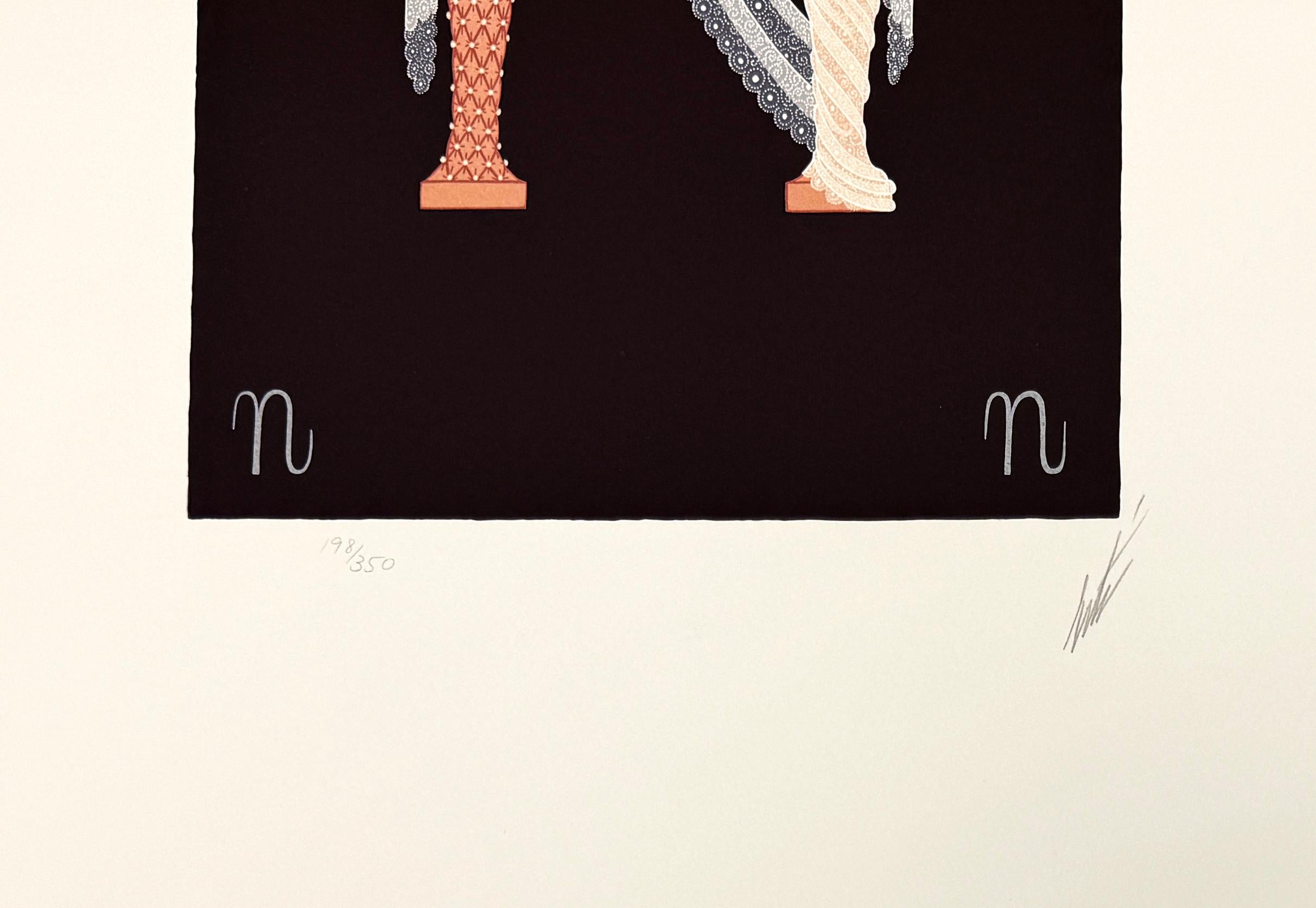 Lettera N (dalla Suite dell'Alfabeto), serigrafia incorniciata e firmata a mano - Print di Erté