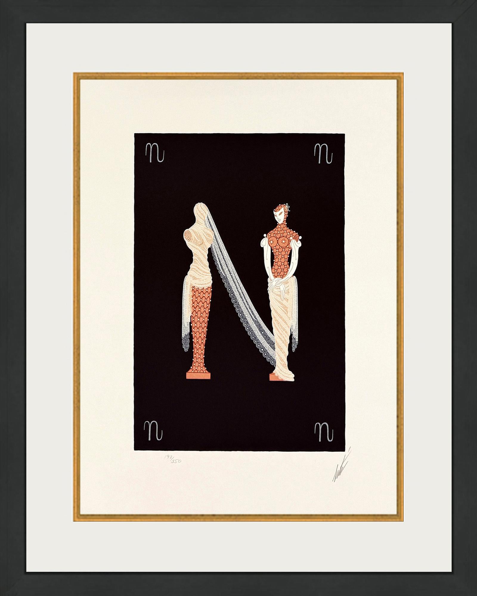 Figurative Print di Erté - Lettera N (dalla Suite dell'Alfabeto), serigrafia incorniciata e firmata a mano
