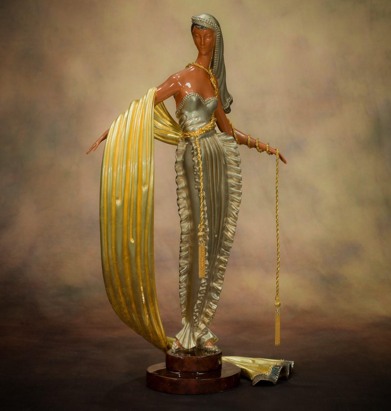 Erté Figurative Sculpture – Amerikanische Millionärin