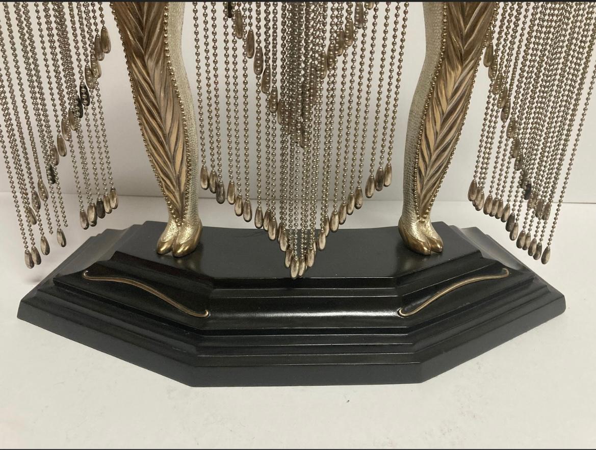 Una scultura in bronzo in edizione limitata disegnata da Eleg, famosa per i suoi eleganti schizzi di moda Art Deco. Questa serie di 500 sculture intitolate 
