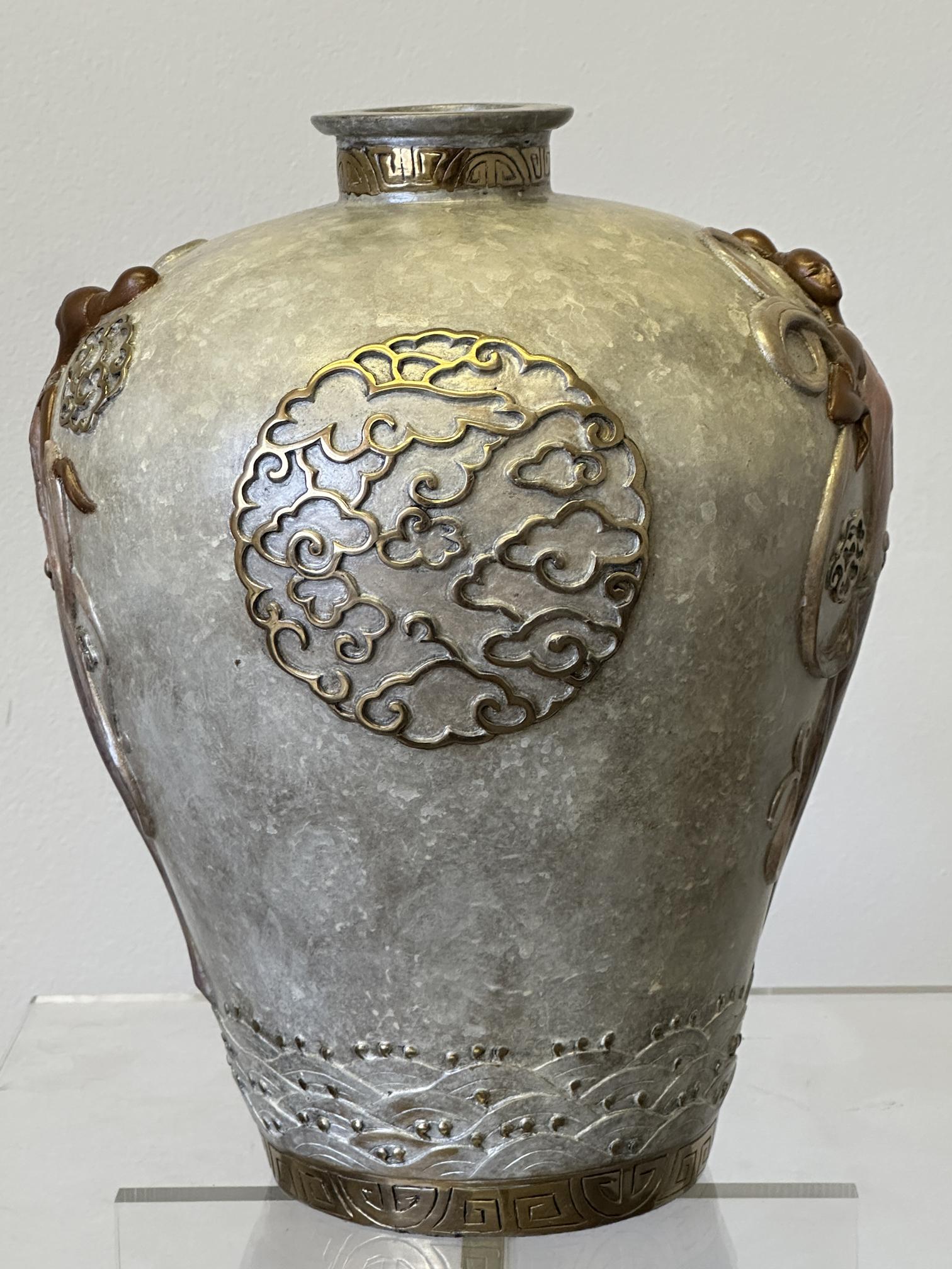 Orientalische Mystery Objets de Arte Bronze Vase  Limitierte Auflage im Angebot 3