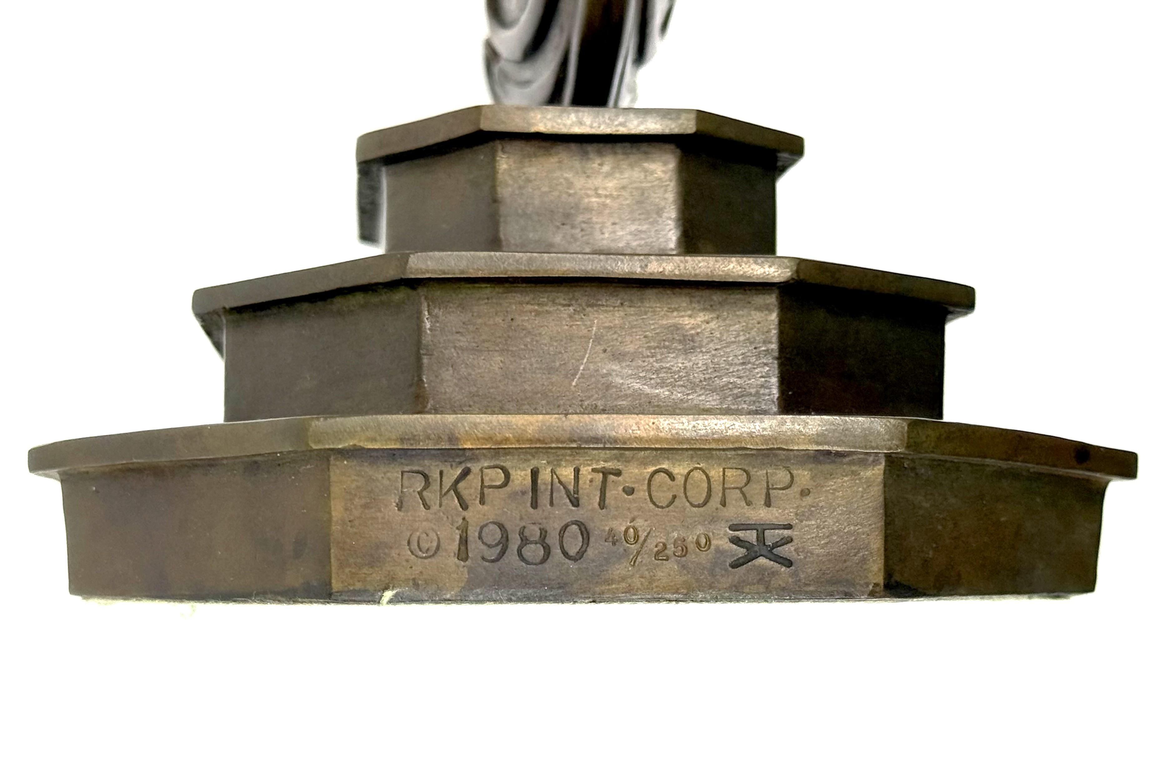 Sculpture en bronze. Tirage numéroté, cachet de la fonderie et date. De l'édition de 250.  Publié par Tallix/Fine Art Acquisitions.

Le certificat d'authenticité est inclus. L'œuvre est en excellent état. Toutes les offres raisonnables seront prises