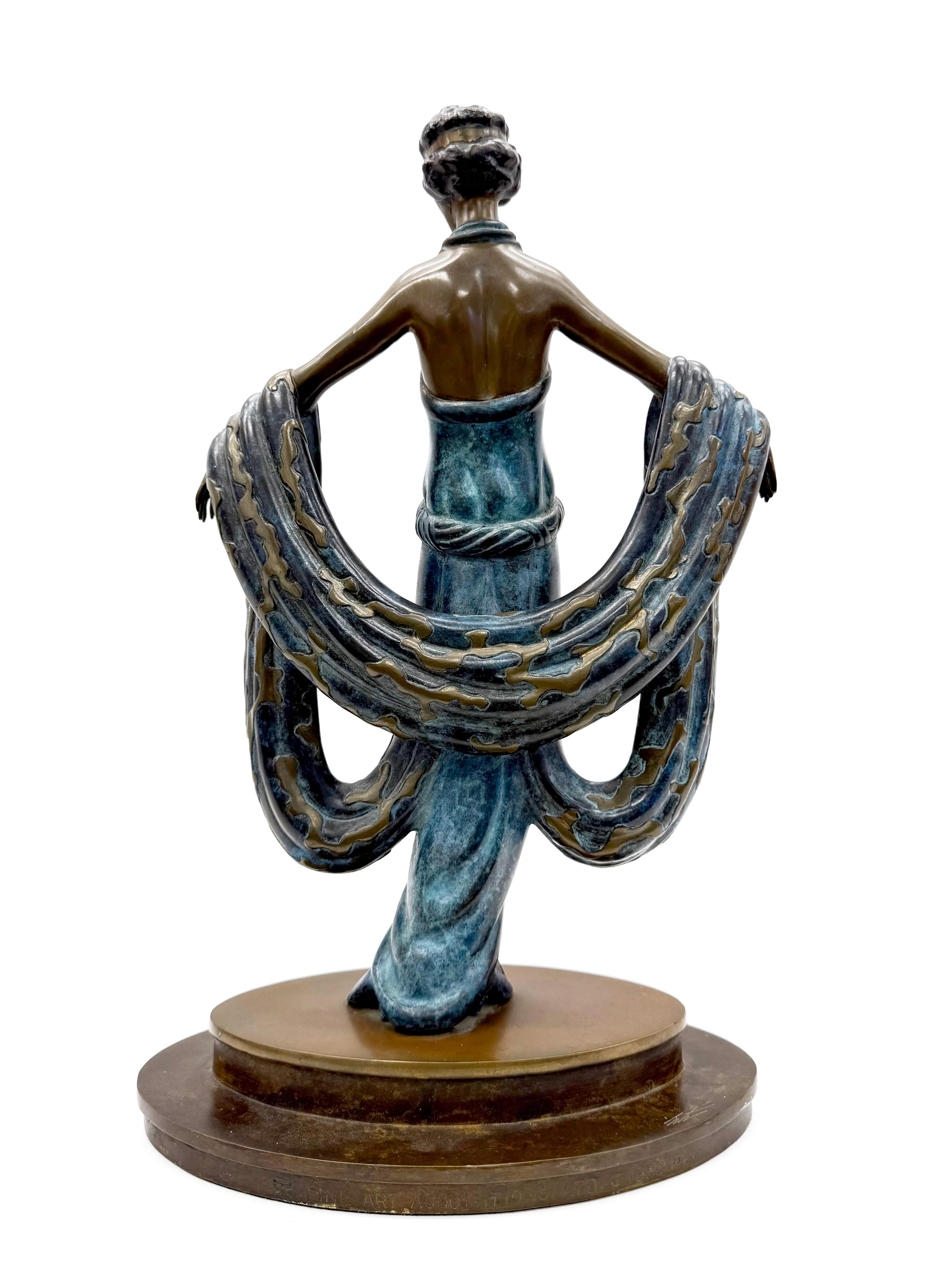 Gala (escultura de bronce pintada en frío) - Still-Life Sculpture Oro de Erté